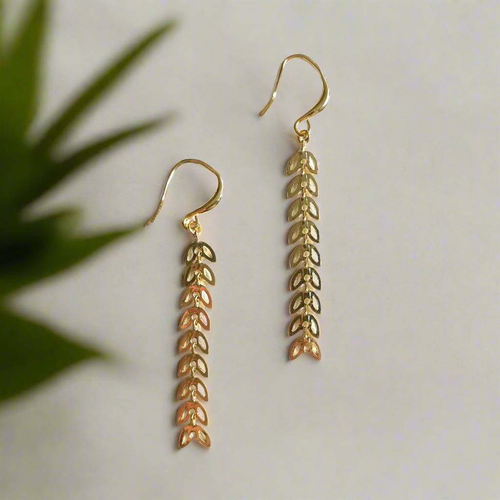 Drop Petal Earrings Gold Plate - Elegant Floral Jewelry - Shopthatapp.ca
