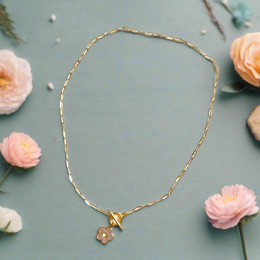 Chainlink Necklace With Mother Of Pearl Charm - Shopthatapp.ca