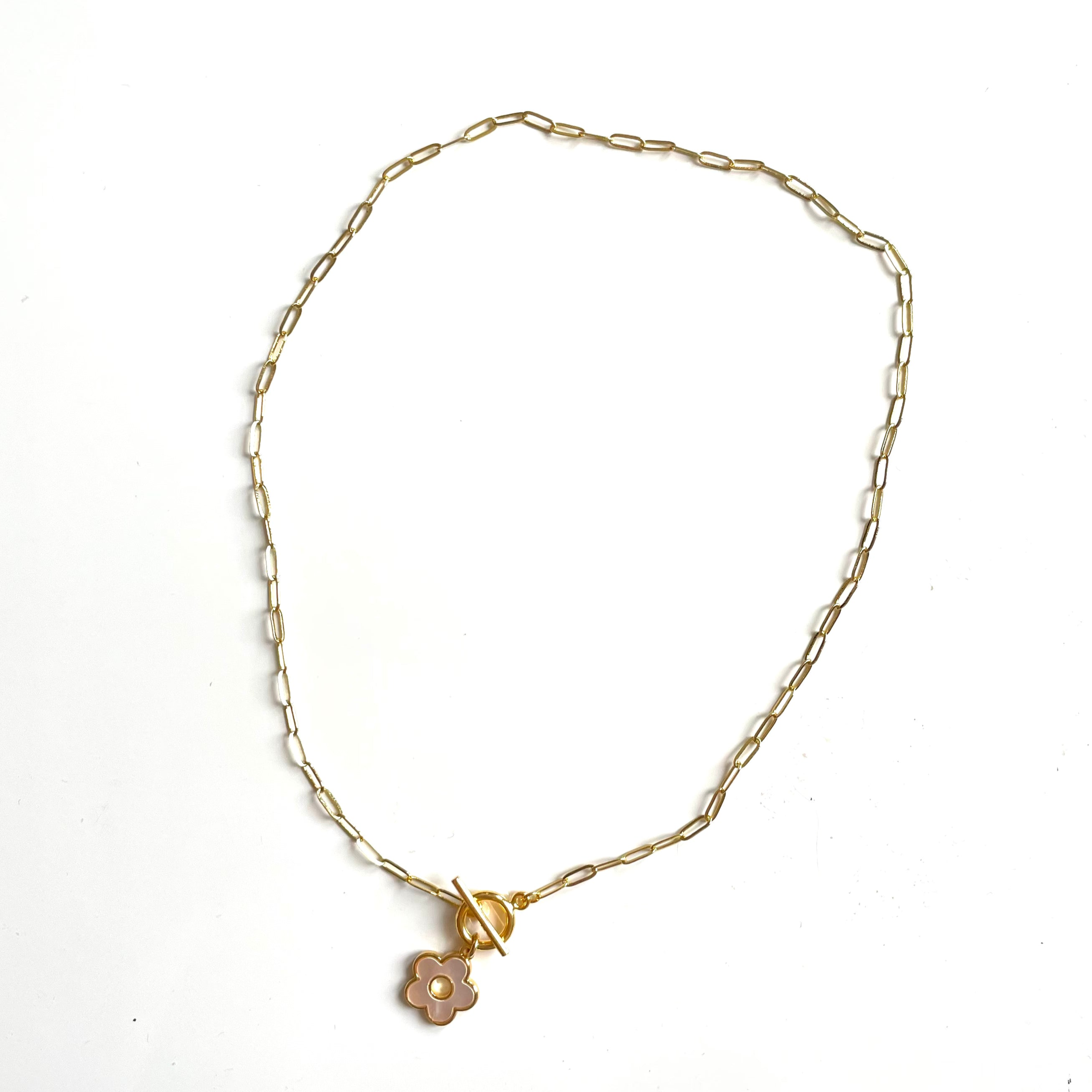Chainlink Necklace With Mother Of Pearl Charm - Shopthatapp.ca