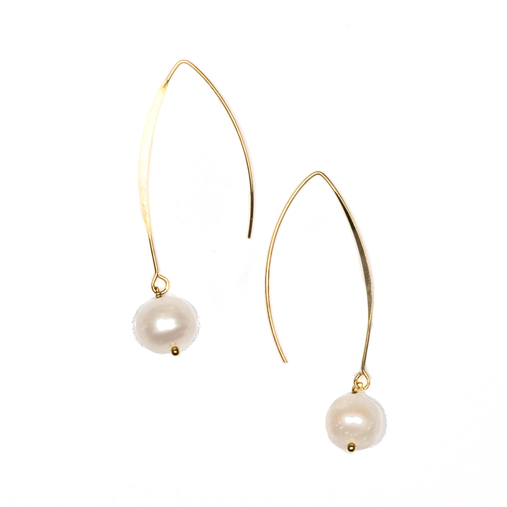 Pearl Hook Earrings Gold Plate - Elegant and Timeless Jewelry - Shopthatapp.ca