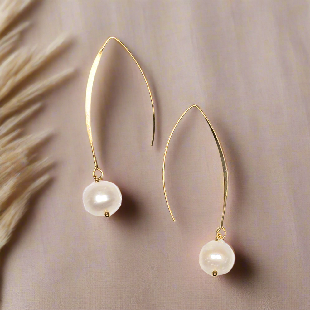 Pearl Hook Earrings Gold Plate - Elegant and Timeless Jewelry - Shopthatapp.ca
