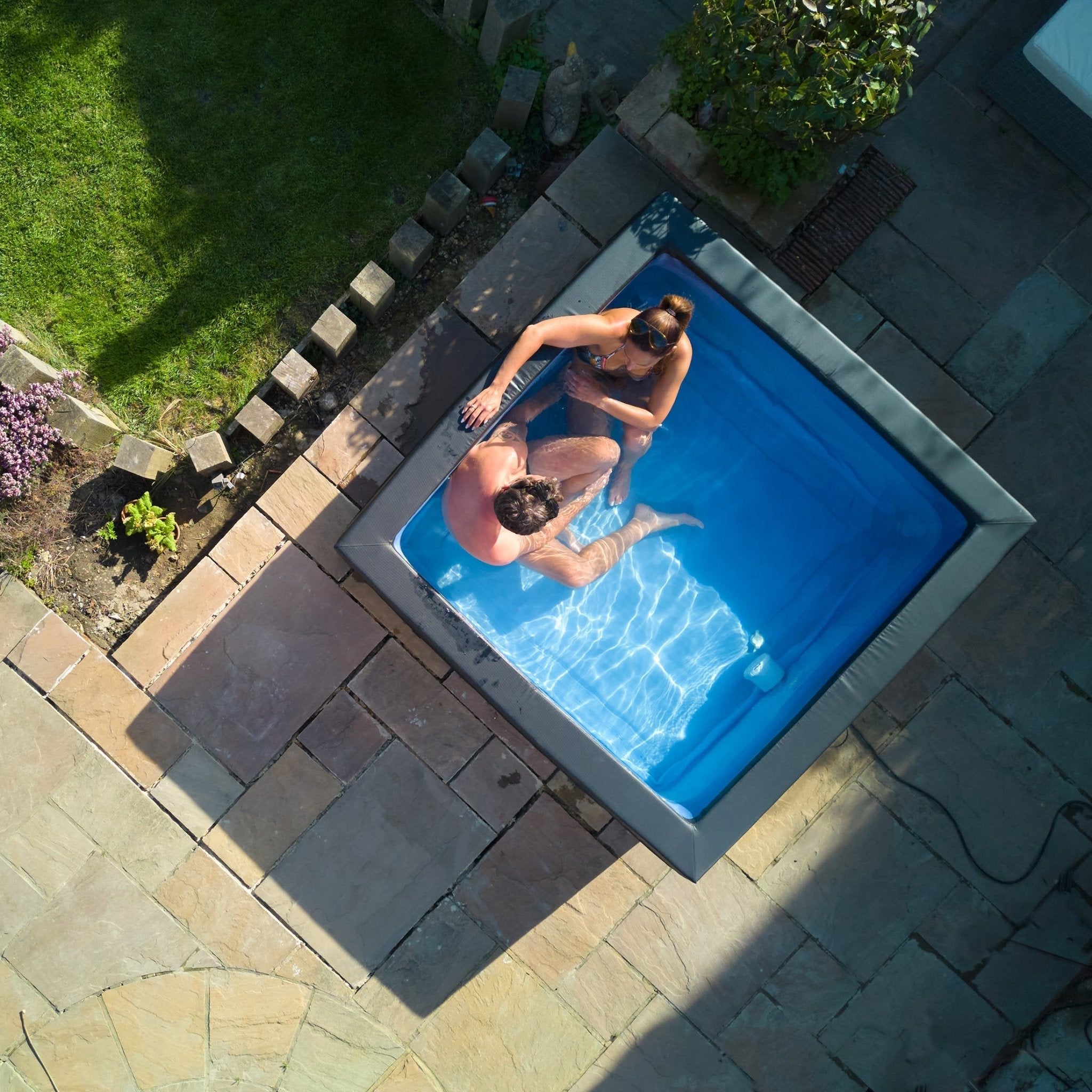 Wave | Garda | 4/6-Person Eco Foam Hot Tub | Square | Built-In Integrated Heater - Www.Shopthatapp.ca