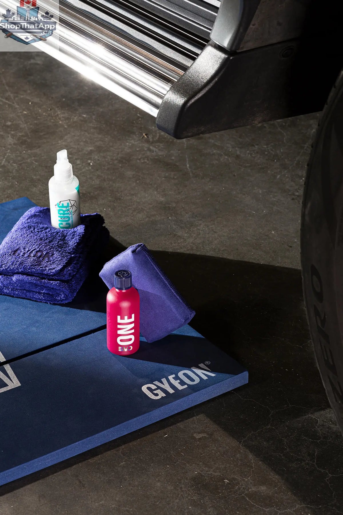 GYEON Q² One EVO ceramic coating product image with lightbox display, showcasing the car detailing and protective coating bottle.