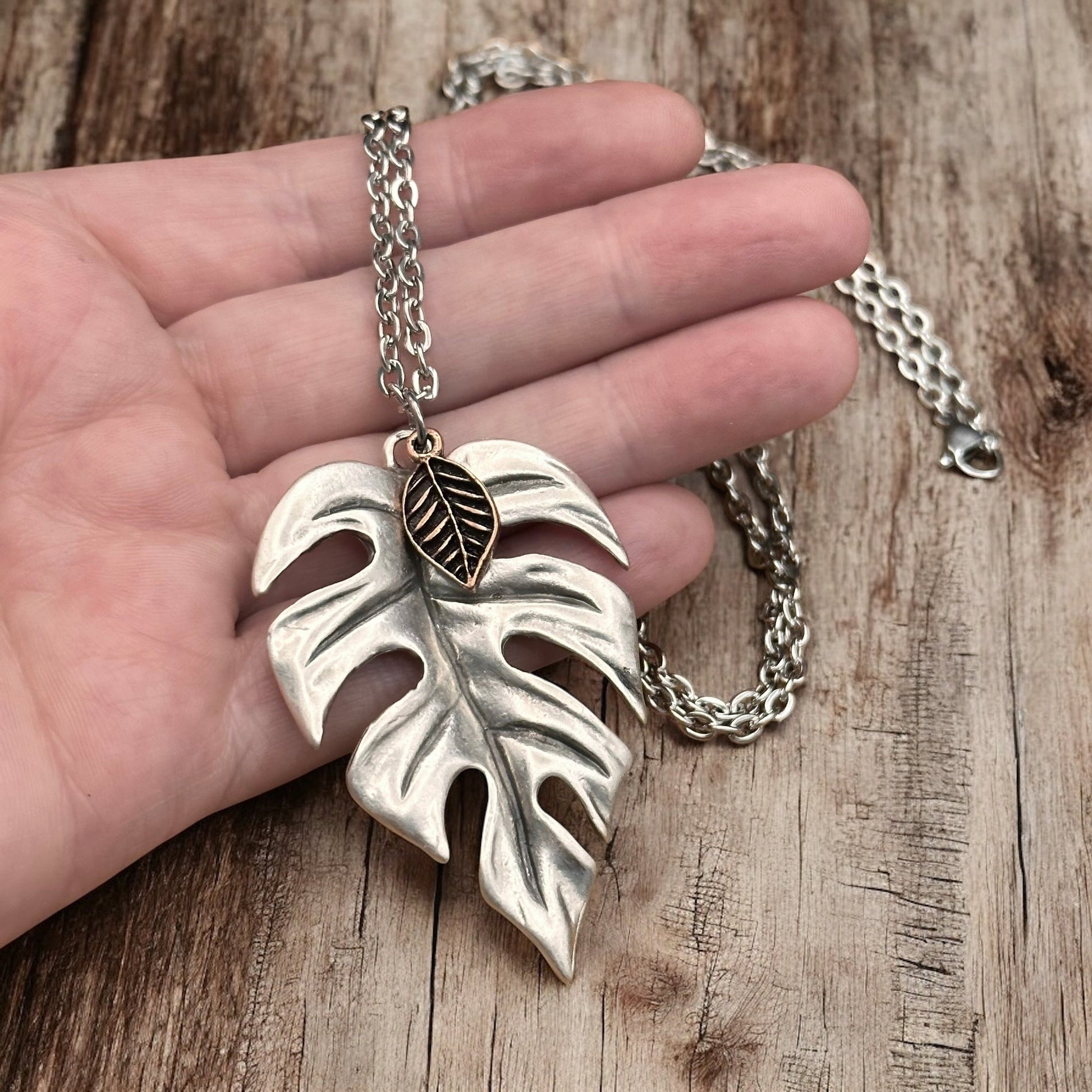 Palm Leaf Necklace - Shopthatapp.ca