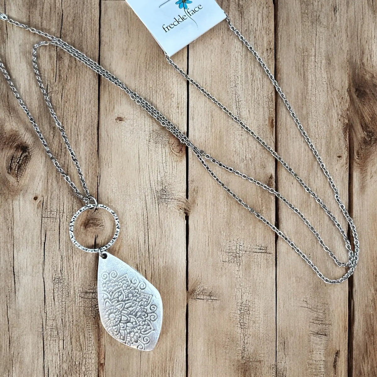 Long Mandala Necklace - Shopthatapp.ca