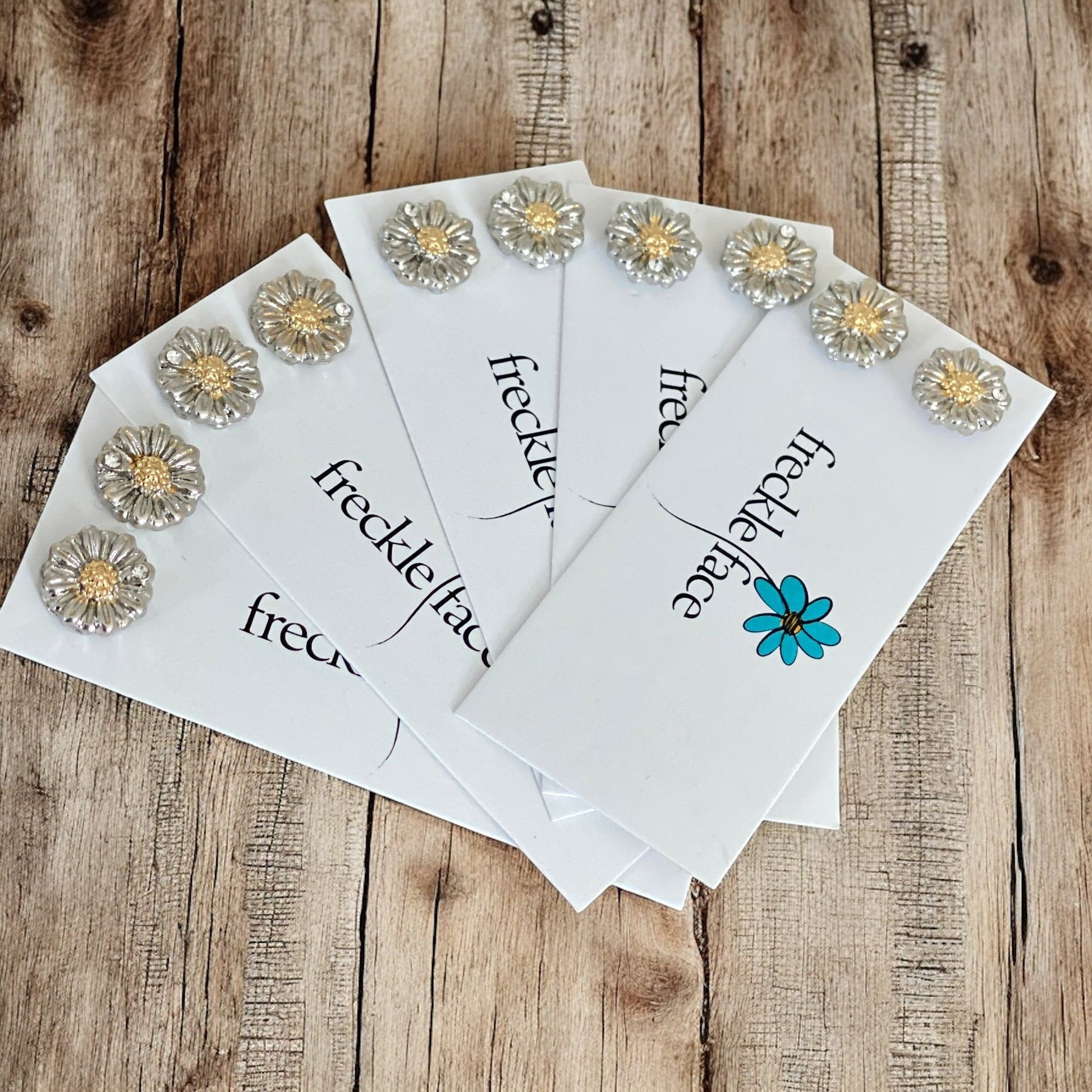 Two Toned Daisy Studs - Shopthatapp.ca