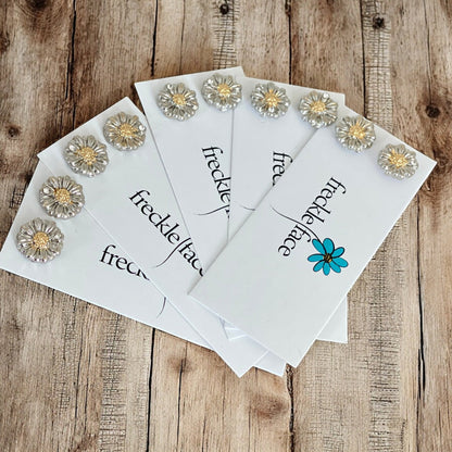 Two Toned Daisy Studs - Shopthatapp.ca