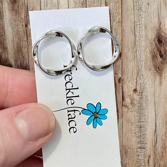 Twisted Circle Stud Earrings – Minimalist Hypoallergenic Studs - Shopthatapp.ca