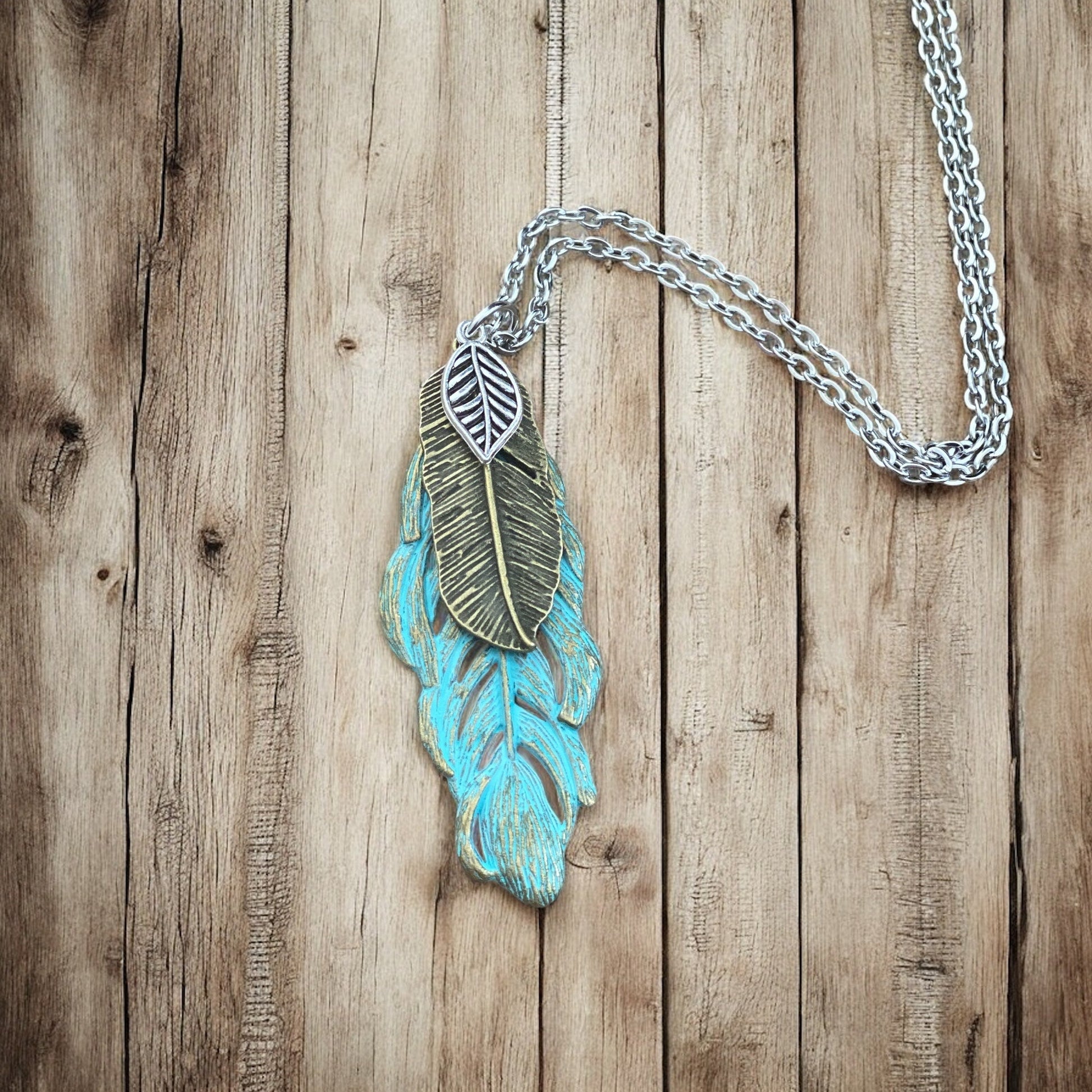 Patina Feather Necklace - Shopthatapp.ca