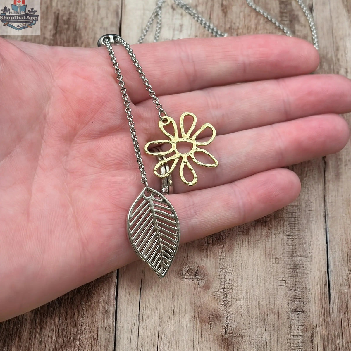 Flower Leaf Necklace - Elegant Floral Design for Every Occasion - Shopthatapp.ca