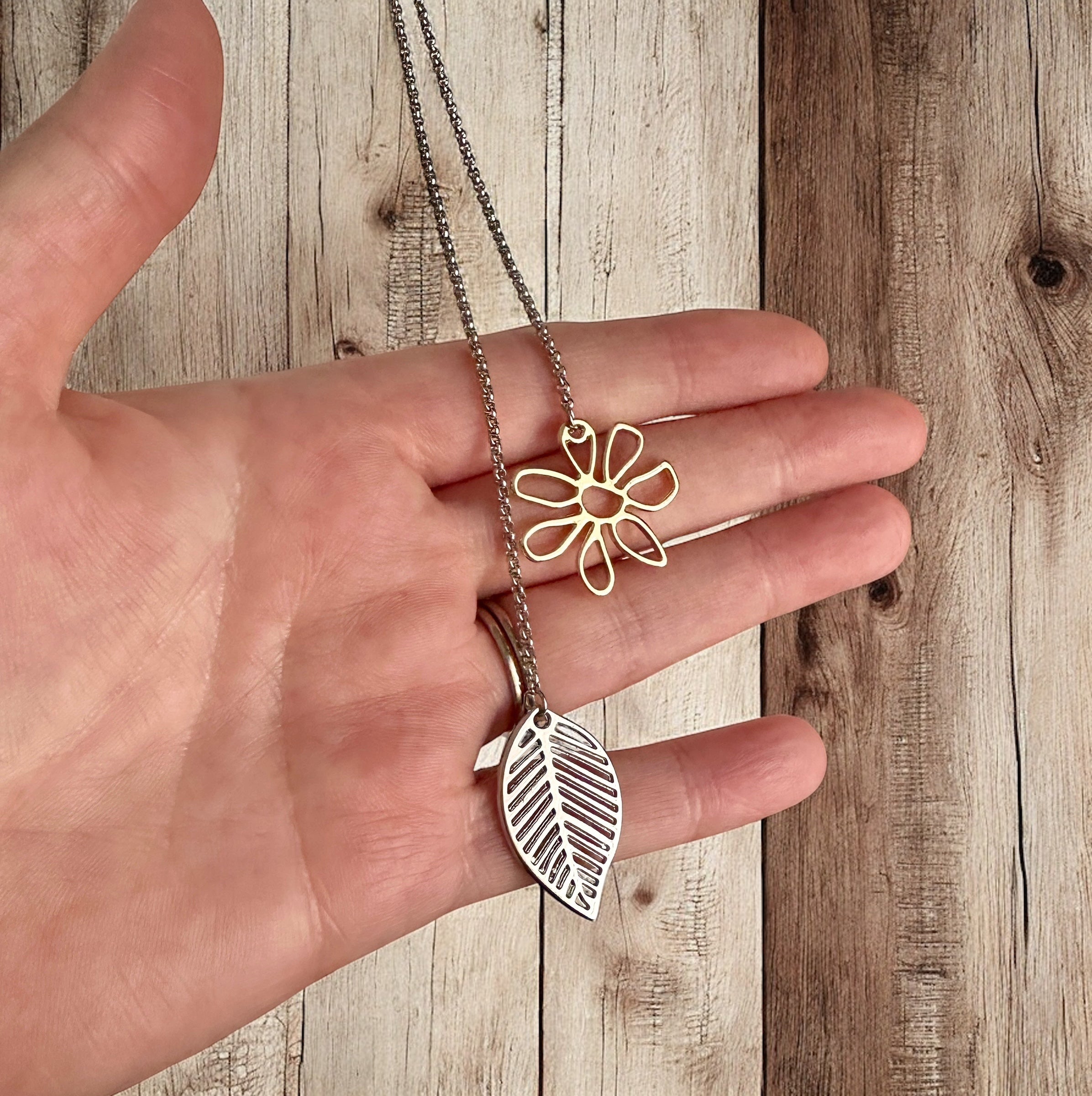 Flower Leaf Necklace - Elegant Floral Design for Every Occasion
