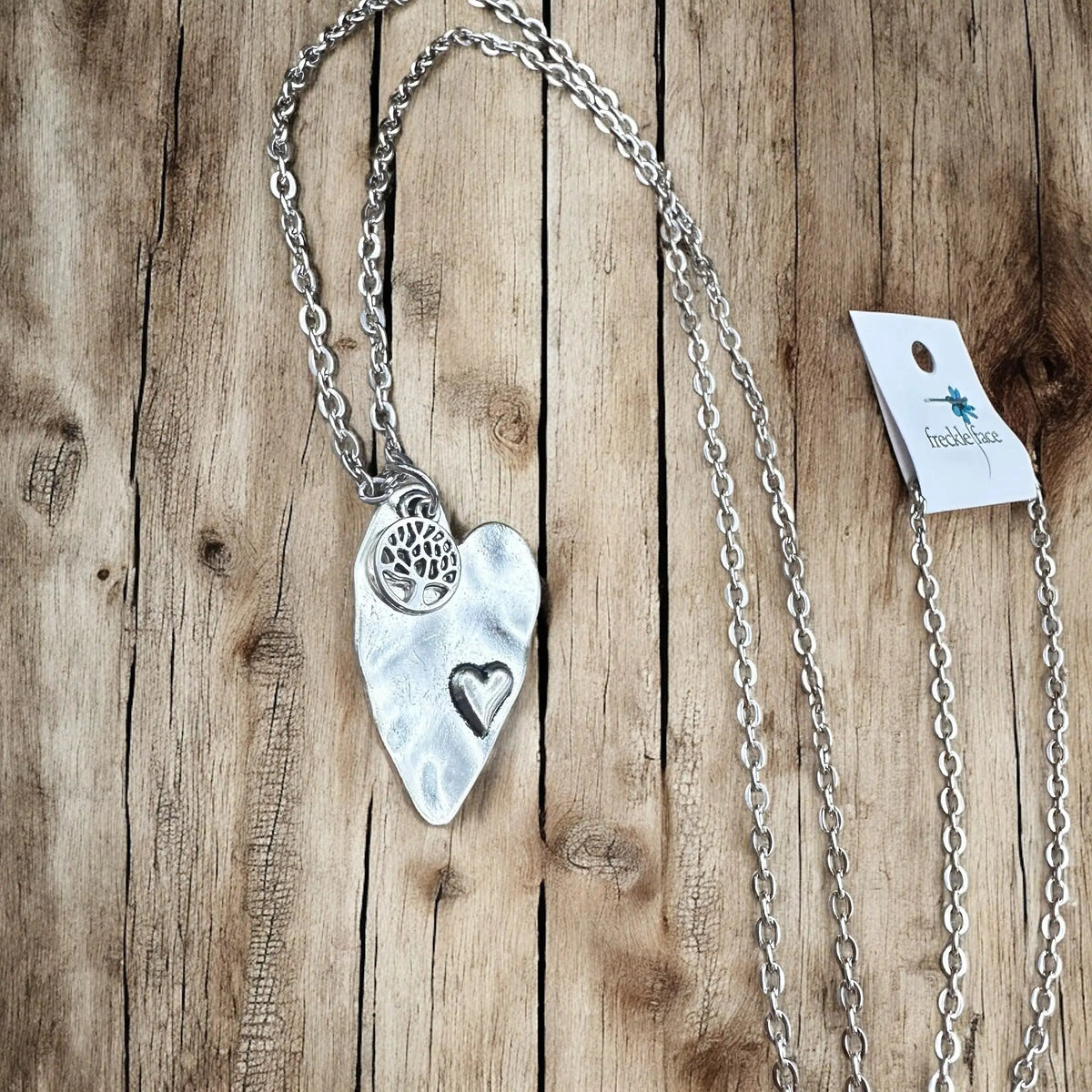 Heart Tree Necklace - A Symbol of Love and Nature - Shopthatapp.ca