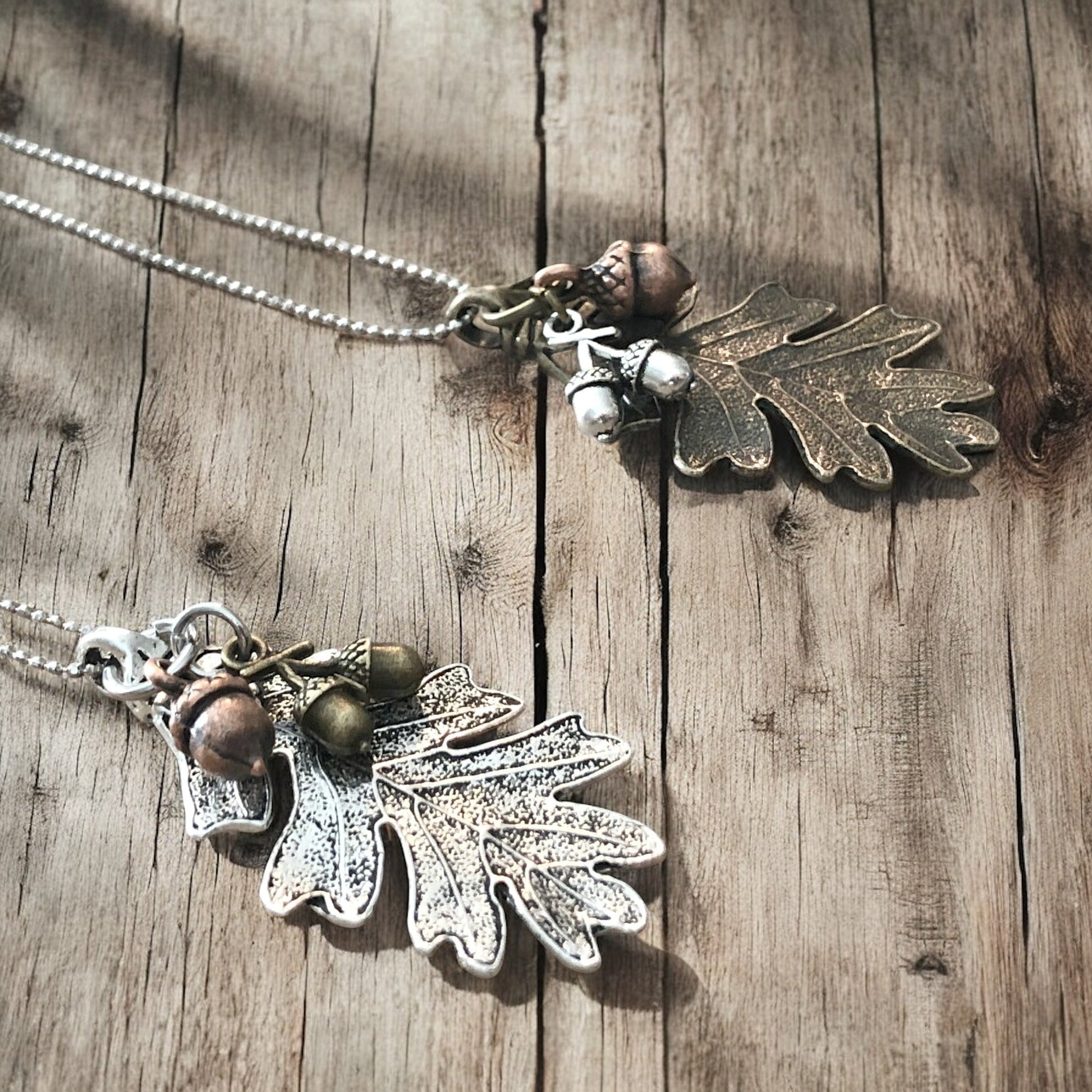 Oak Leaf and Acorn Necklace - Silver-Tone or Bronze-Tone Forest Pendant - Shopthatapp.ca