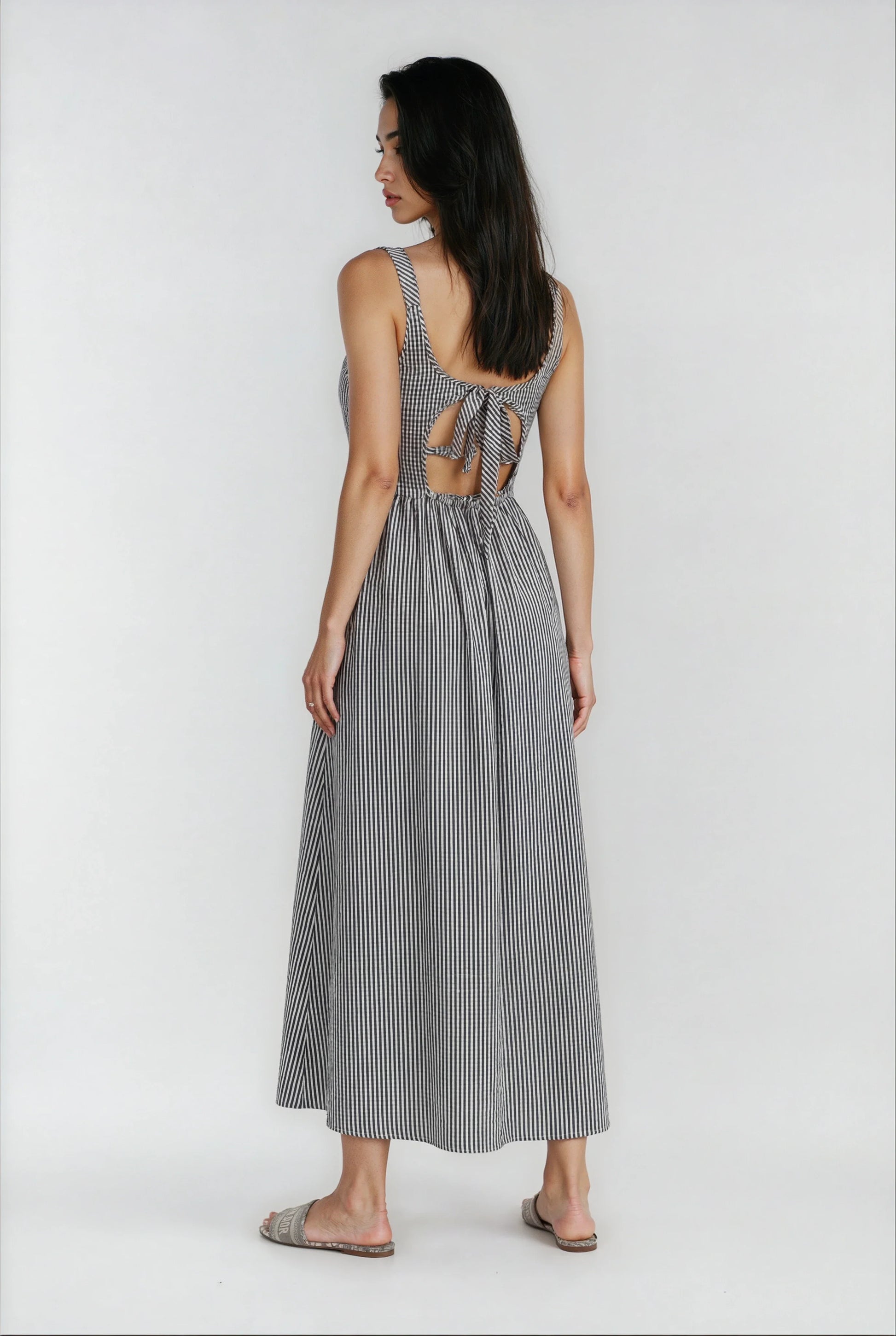 Jules - Lightweight Tie Back Midi Dress In Black Stripe - Shopthatapp.ca