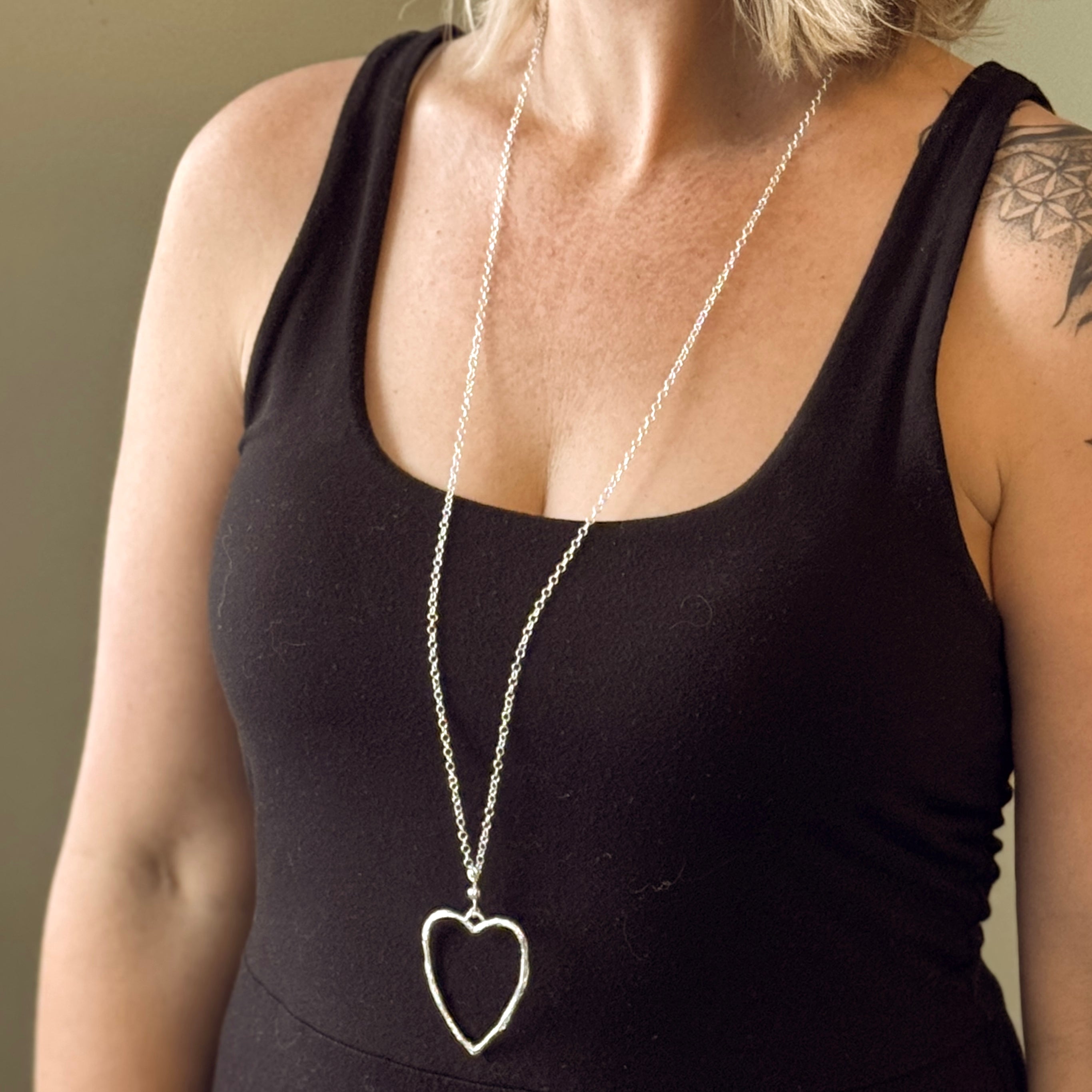 Chain Necklace with Silver Heart Pendant Necklace - Open Heart Design in Silver Plate - Shopthatapp.ca