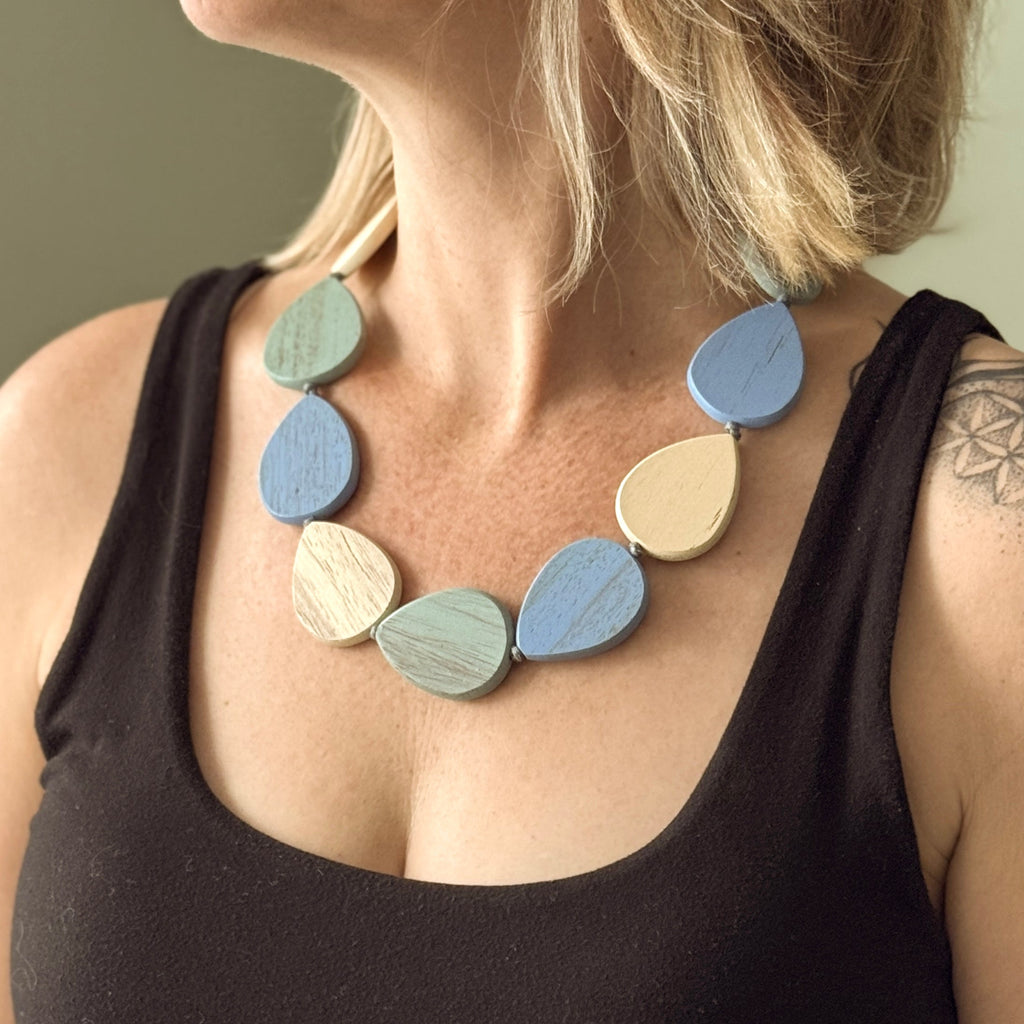 Wooden Teardrop Pendant Necklace for Unique Style and Elegance - Shopthatapp.ca