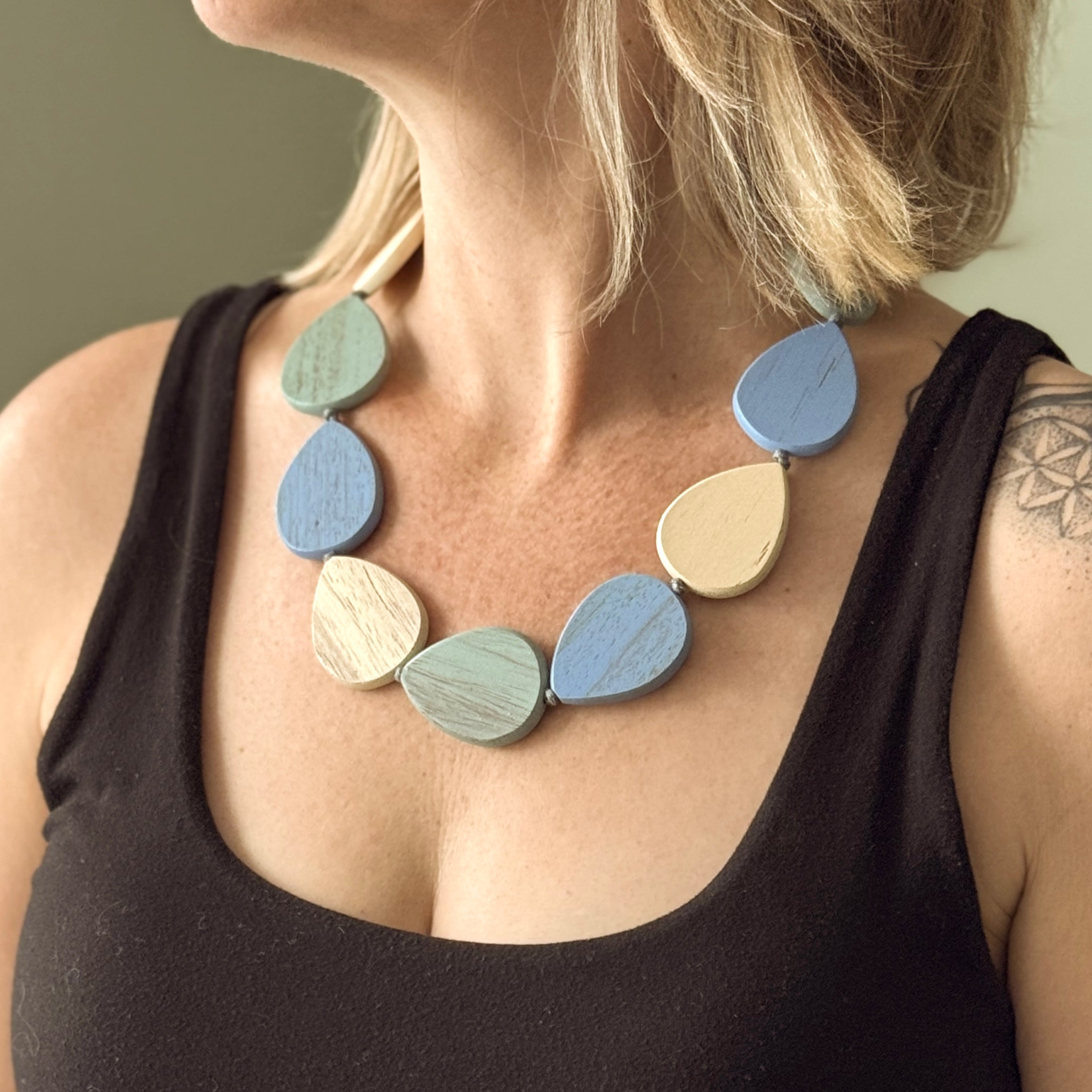 Wooden Teardrop Pendant Necklace for Unique Style and Elegance - Shopthatapp.ca