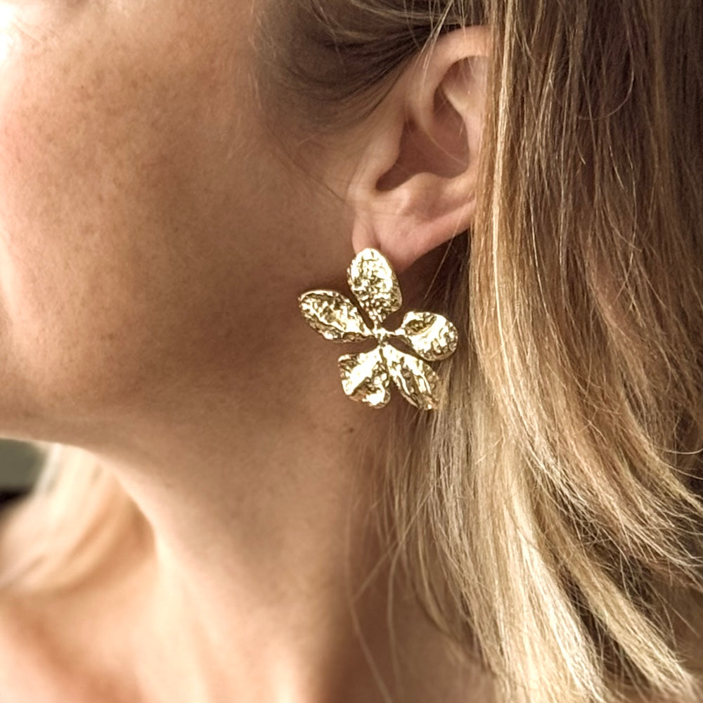 Large Flower Stud Earrings - Shopthatapp.ca