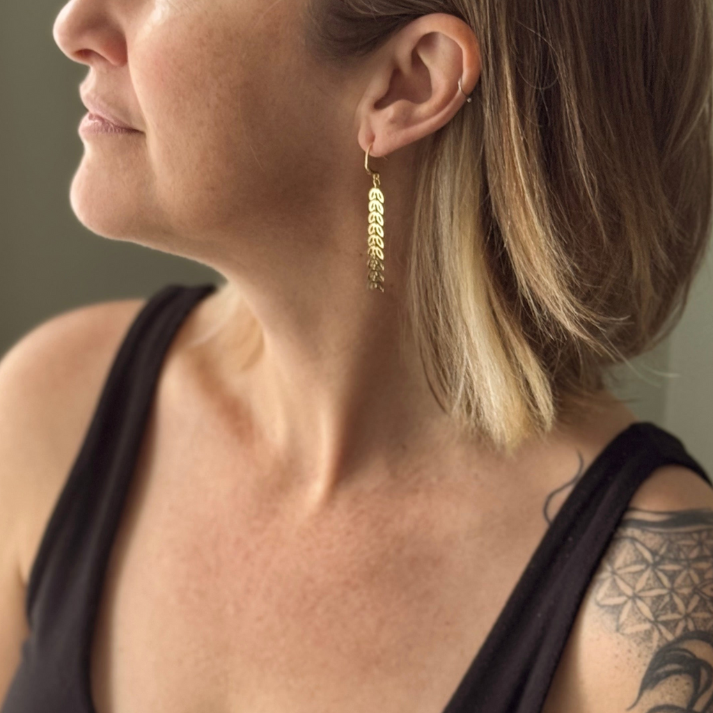 Drop Petal Earrings Gold Plate - Elegant Floral Jewelry - Shopthatapp.ca