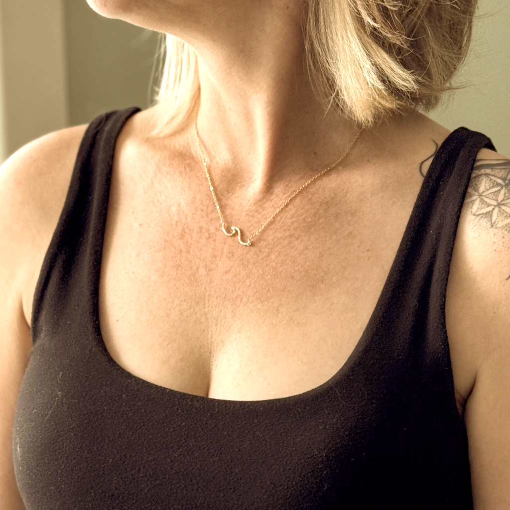 Chainlink Necklace Wave Pendant in Silver Plate - Shopthatapp.ca