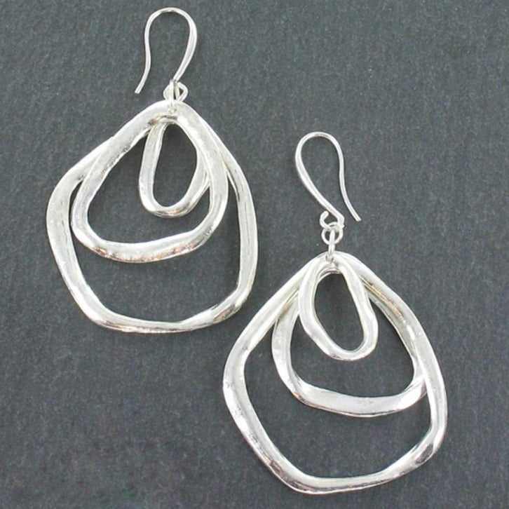 Fond de Teint Vegan Tamar 128 - Couvrance Totale pour un Teint Parfait et Triple Ring Earrings Silver Plate - Shopthatapp.ca
