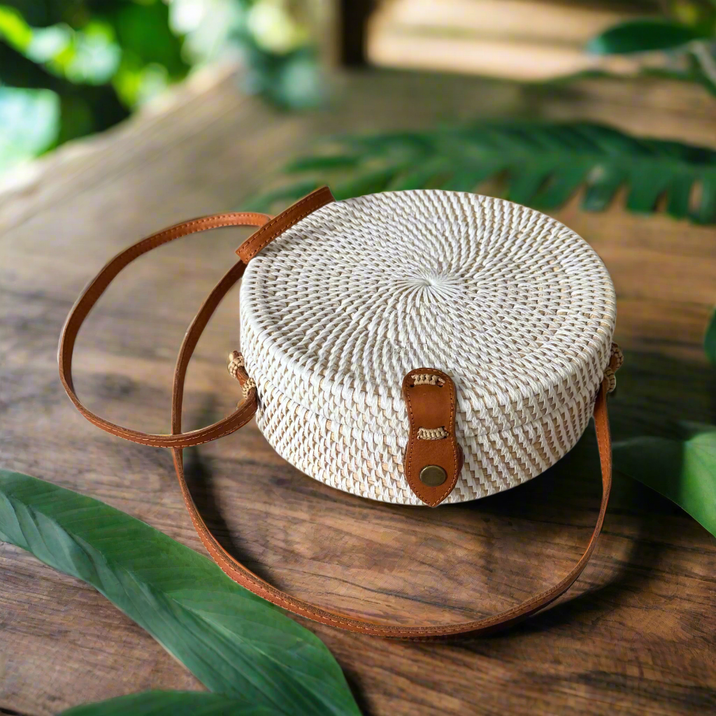 Round Rattan Purse White - Chic & Stylish Accessory - Shopthatapp.ca