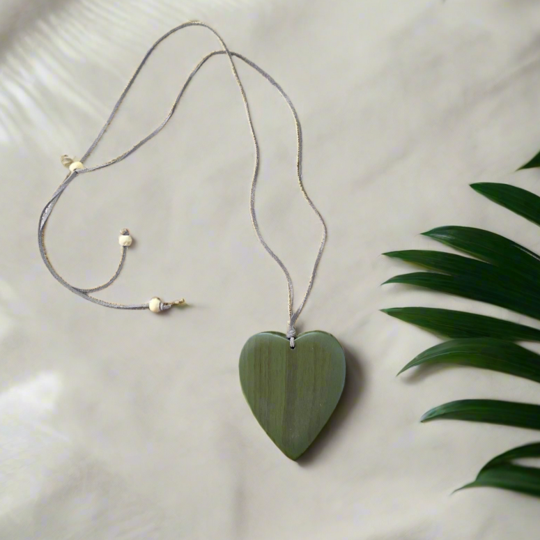 Simple Wooden Heart Necklace - Shopthatapp.ca