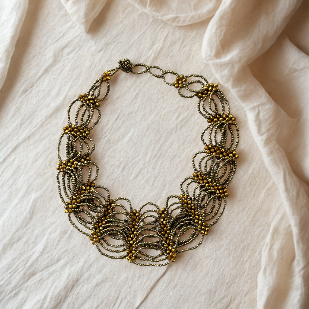 Scalloped Collar Necklace - Shopthatapp.ca
