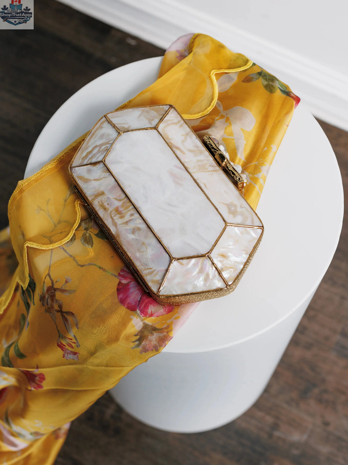 Luxury Handcrafted l - The SAMAR Gold Clutch for Elegant Transitions - Shopthatapp.ca