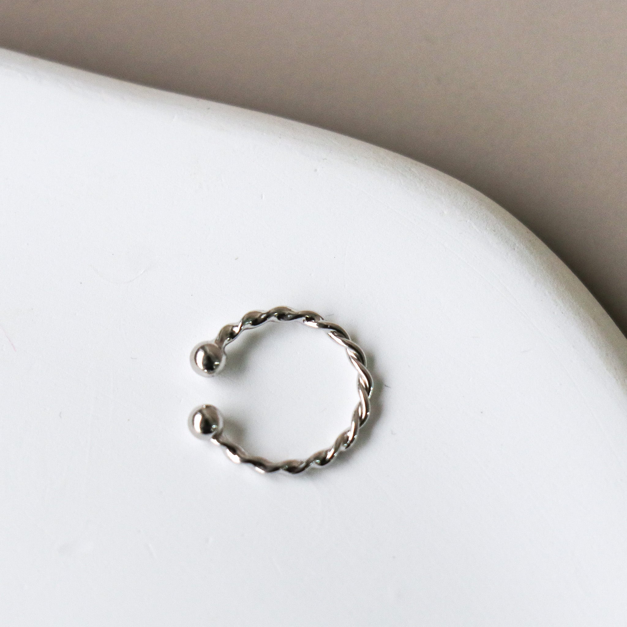 Ear Cuff Torsadé - Argent - Www.Shopthatapp.ca