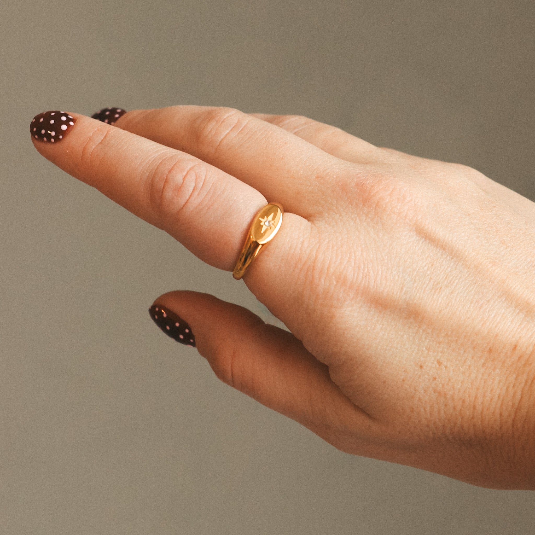 La Tillia - Or - Www.Shopthatapp.ca