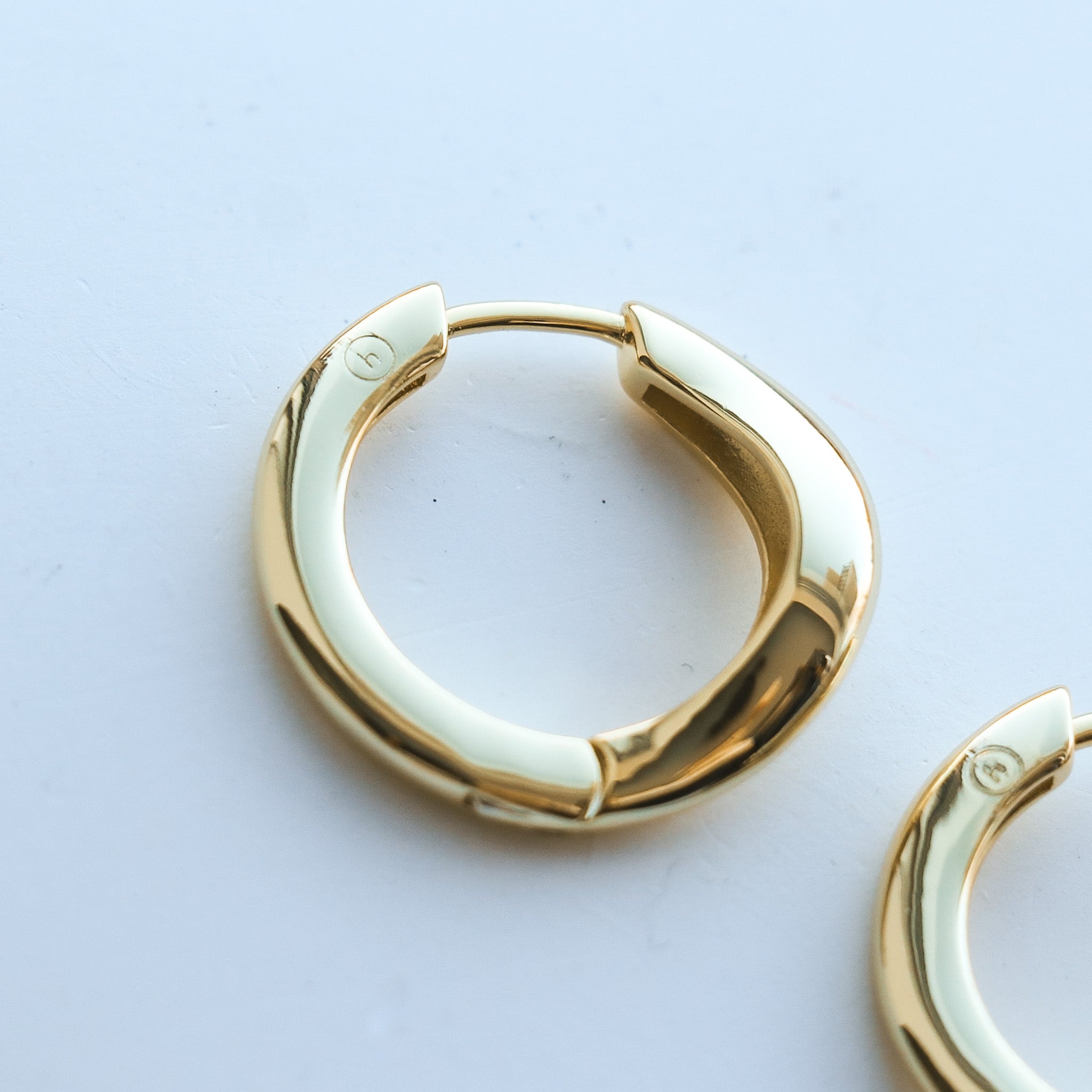 Stradyo - Www.Shopthatapp.ca