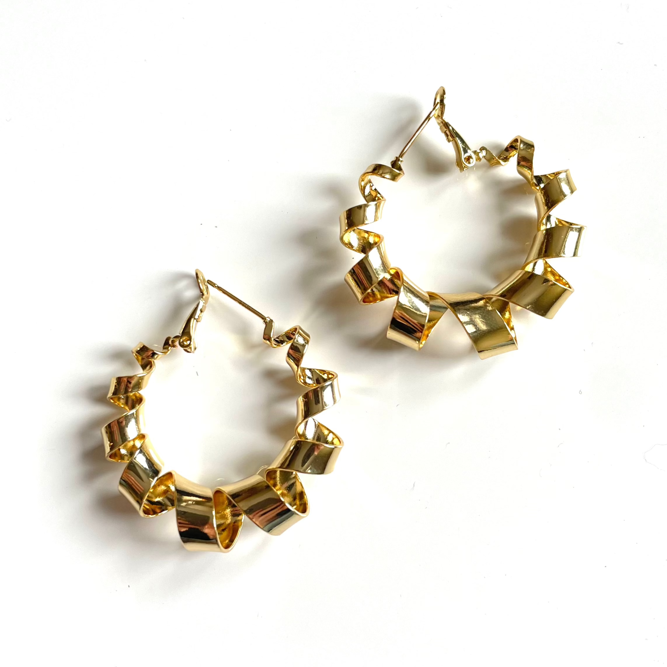 Spiral Hoop Earrings Gold Plate - Elegant Stud Design - Shopthatapp.ca