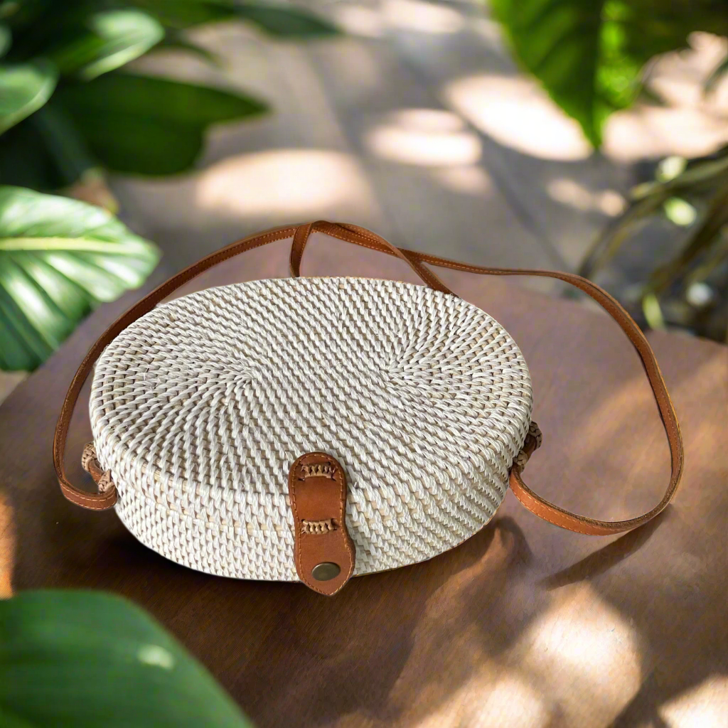 Oval Rattan Purse - White - Shopthatapp.ca