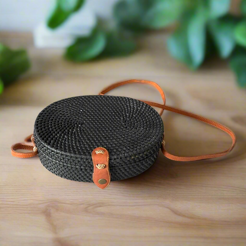 Oval Rattan Purse Black - Stylish and Unique Handcrafted Accessory - Shopthatapp.ca