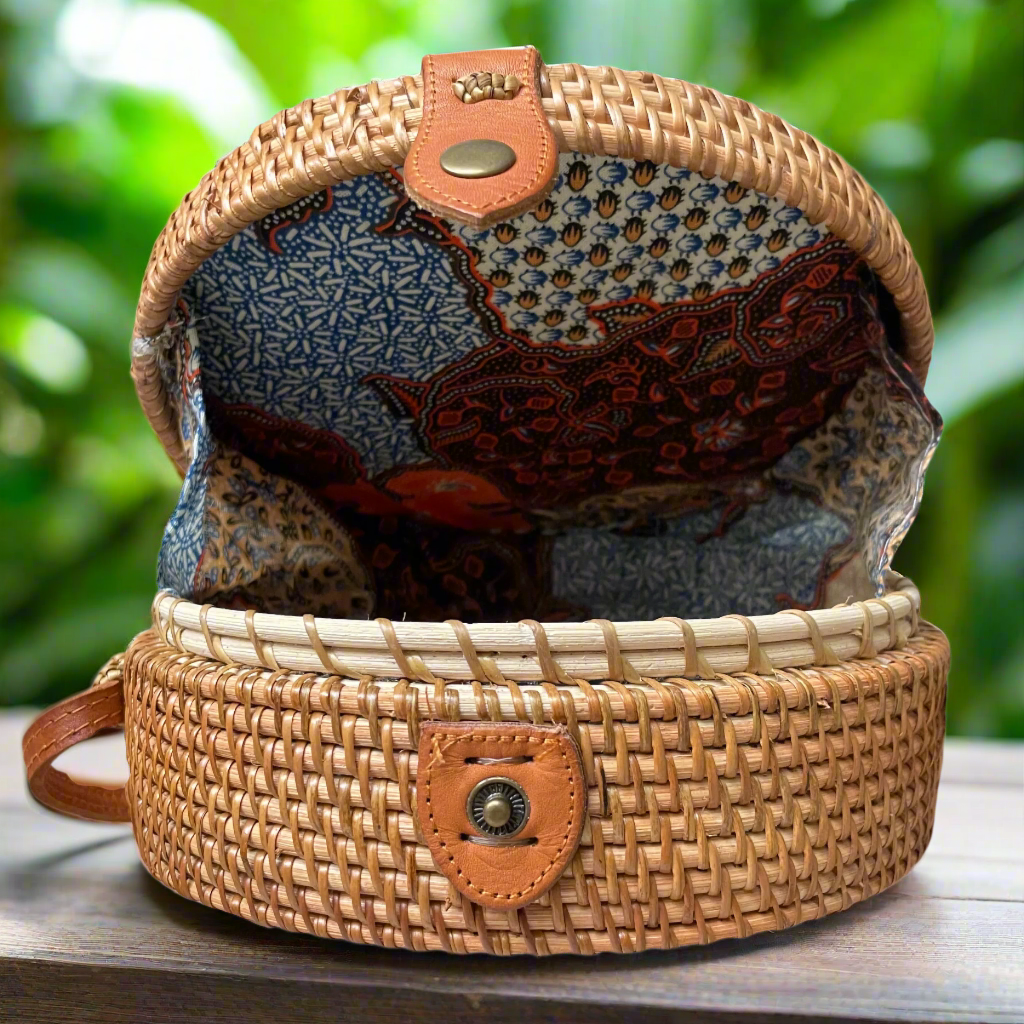 Oval Rattan Purse - White - Shopthatapp.ca