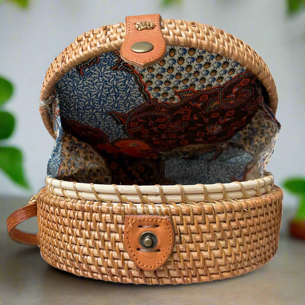 Oval Rattan Purse Black - Stylish and Unique Handcrafted Accessory - Shopthatapp.ca