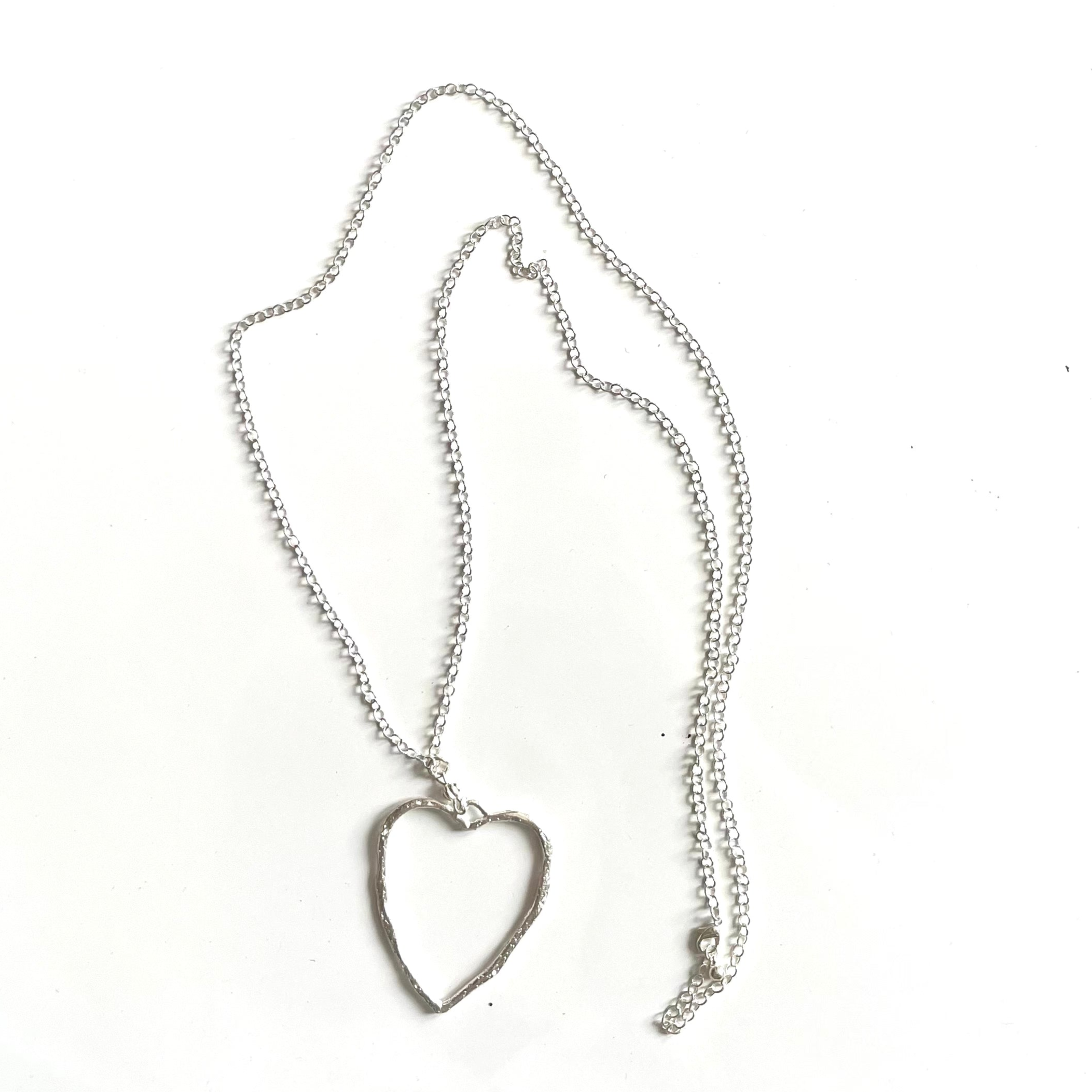 Chain Necklace with Silver Heart Pendant Necklace - Open Heart Design in Silver Plate - Shopthatapp.ca