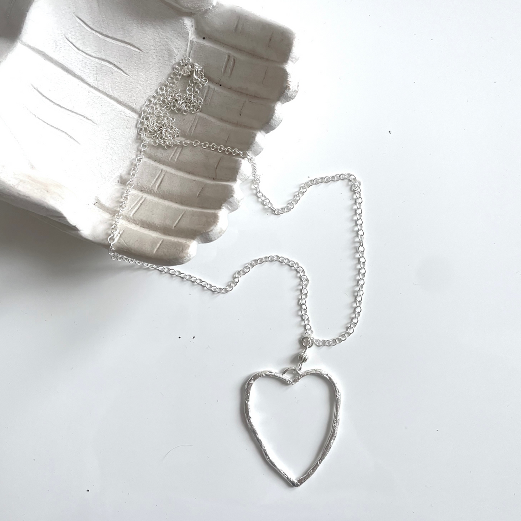 Chain Necklace with Silver Heart Pendant Necklace - Open Heart Design in Silver Plate - Shopthatapp.ca