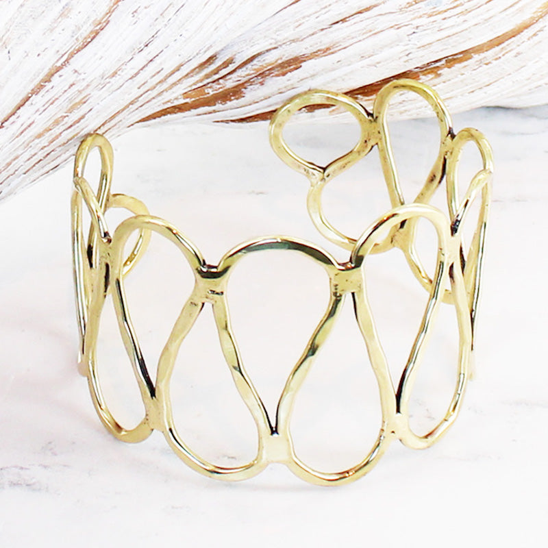 Gold Open Loop Metal Cuff - Stylish Statement Accessory - Shopthatapp.ca