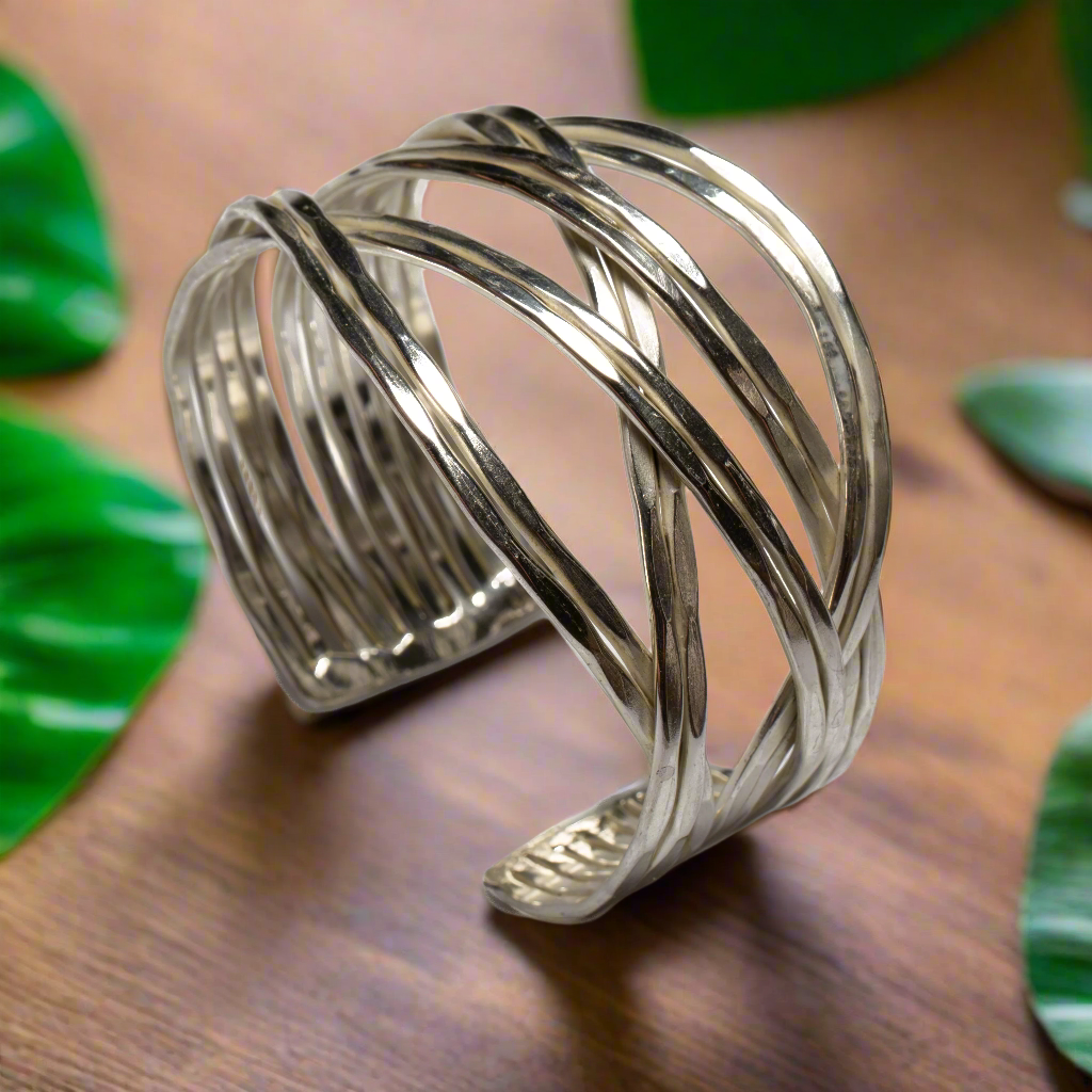Loose Plait Metal Cuff - Silver Colour - Shopthatapp.ca