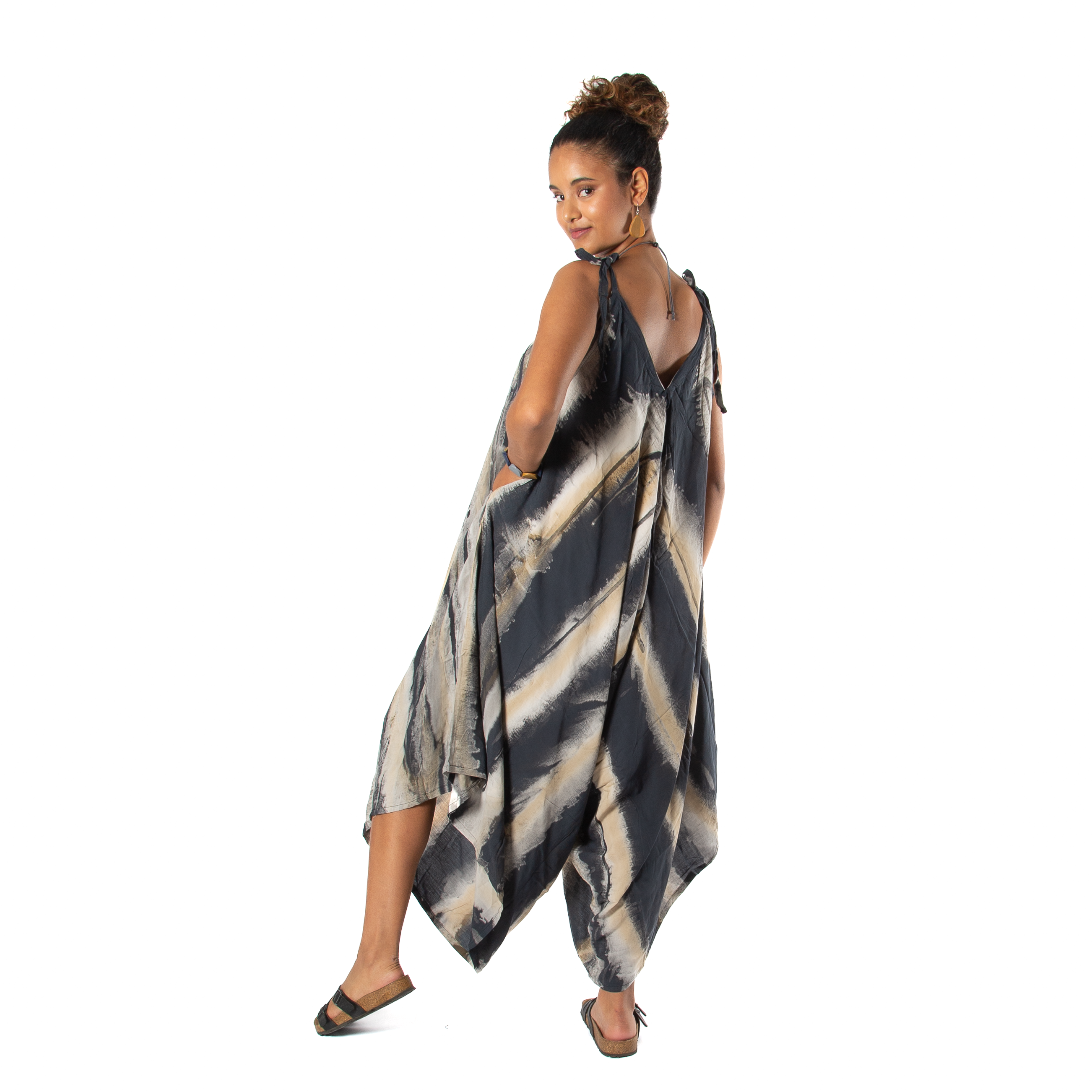 Long Daisy Necklace – Elegant Floral Jewelry for Any Occasion and Abstract Tie Dye Romper - Shopthatapp.ca