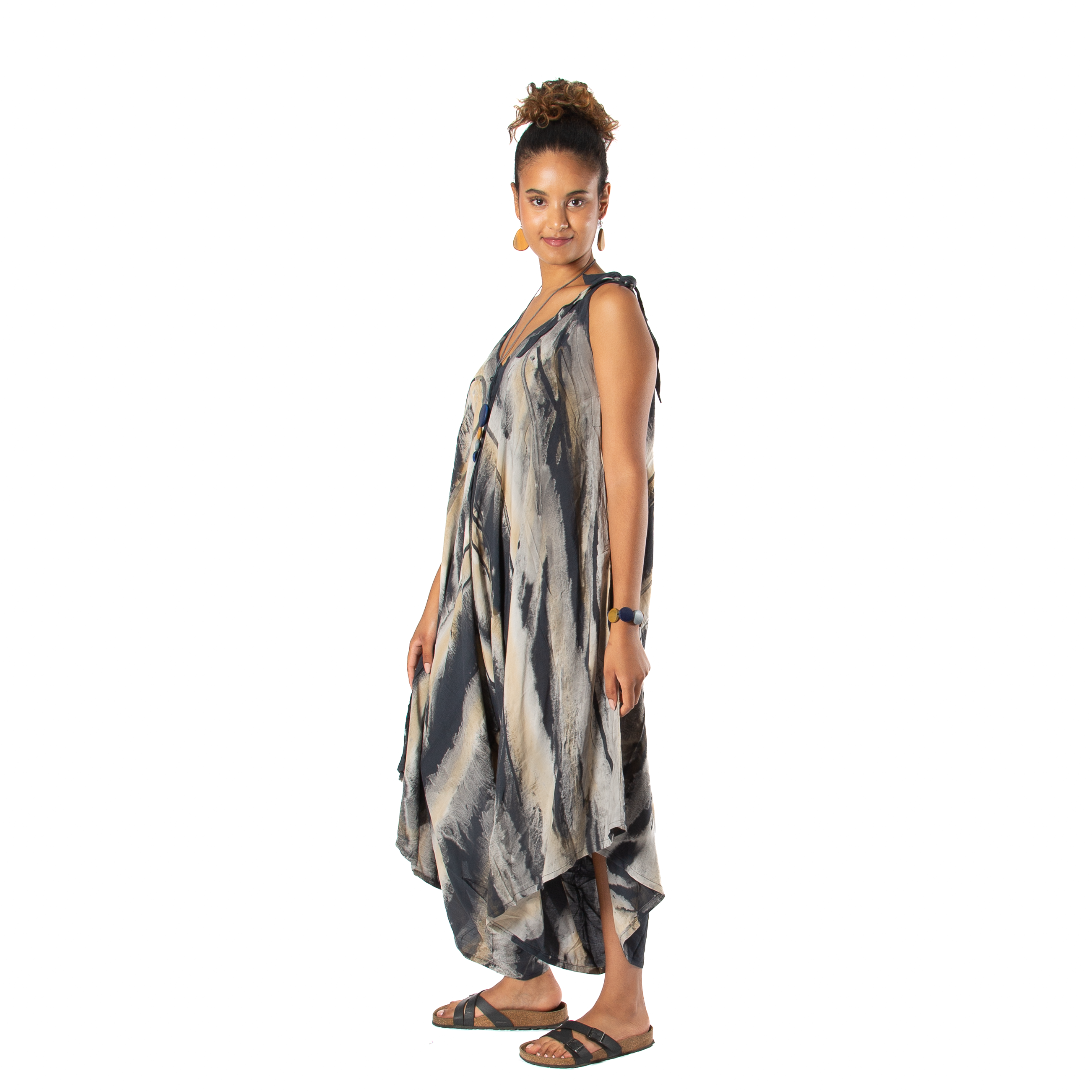 Long Daisy Necklace – Elegant Floral Jewelry for Any Occasion and Abstract Tie Dye Romper - Shopthatapp.ca