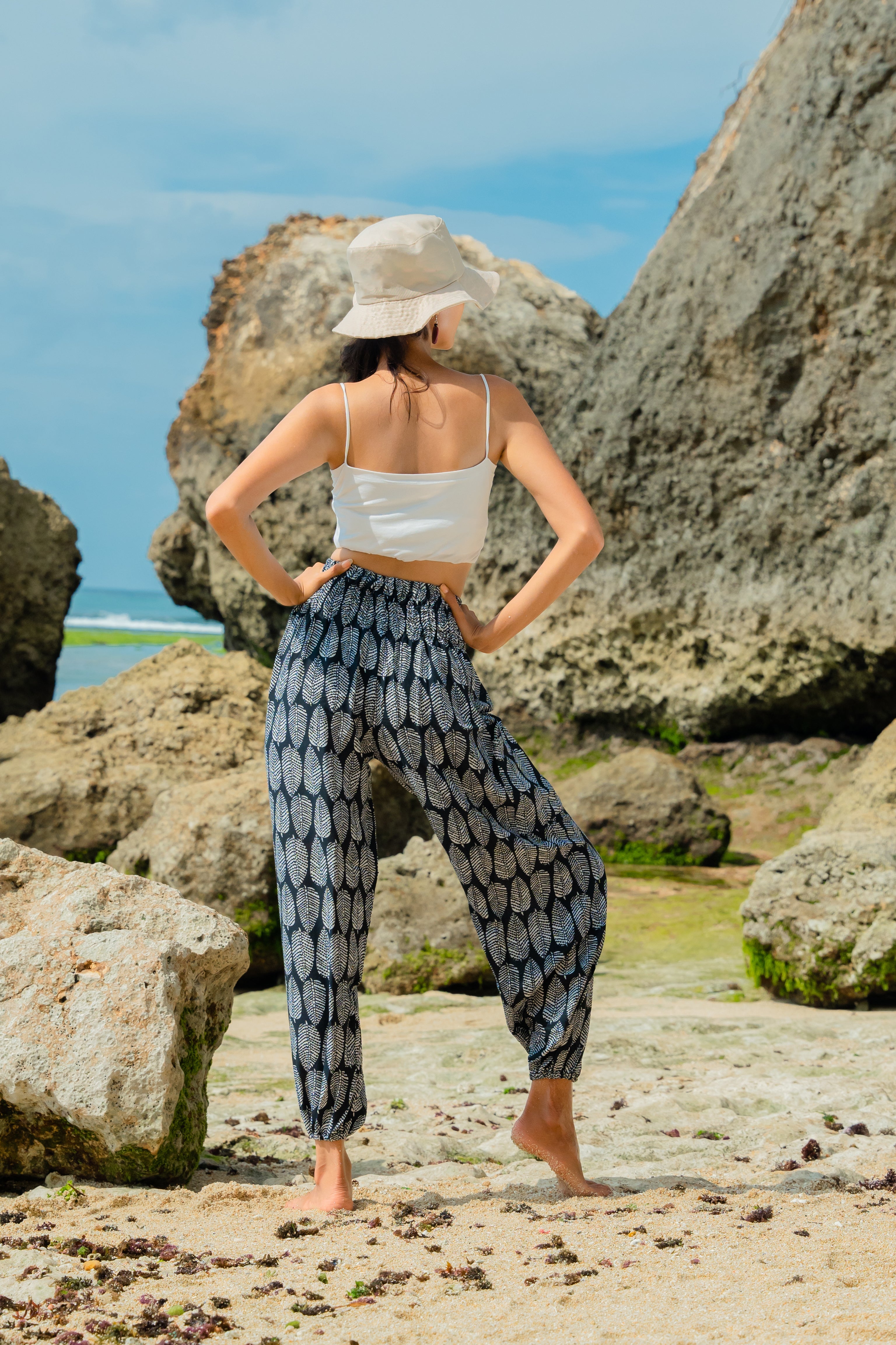 Leaf Print Bali Pants - Black & White - Shopthatapp.ca