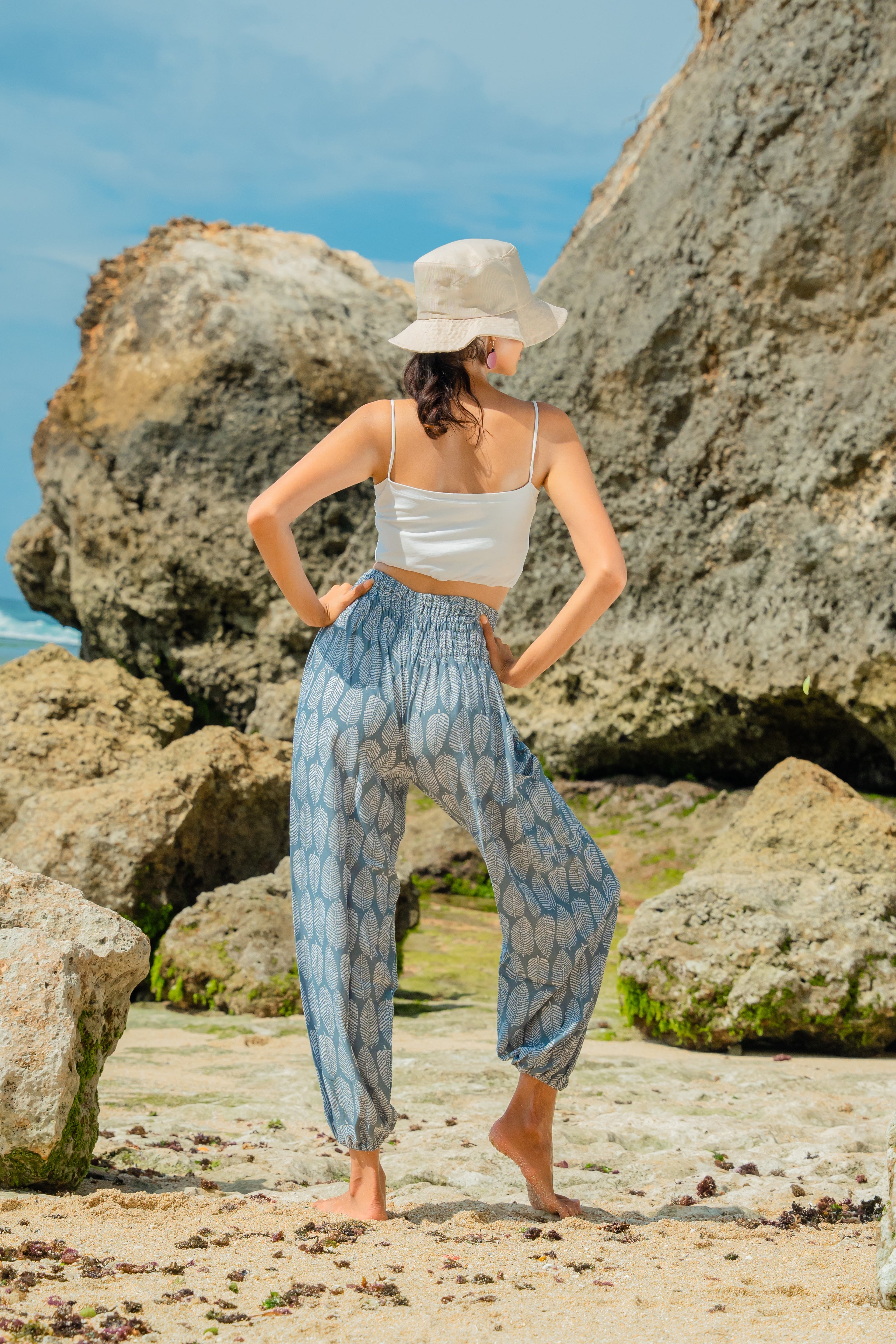 Leaf Print Bali Pants - Grey & White - Shopthatapp.ca