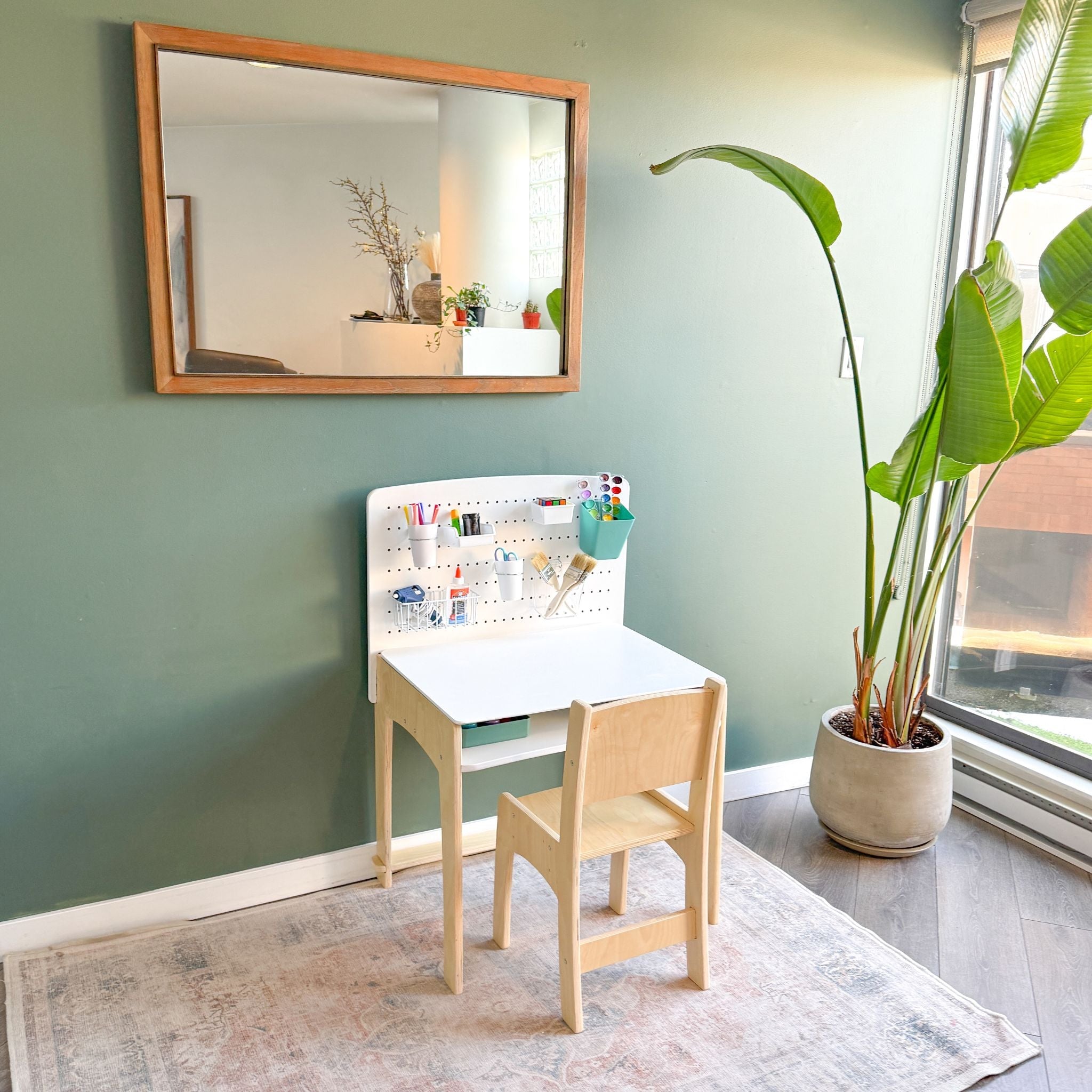 LUMEN Big Kid Desk and Chair | Adjustable Height Study Table for Growing Learnings - Shopthatapp.ca