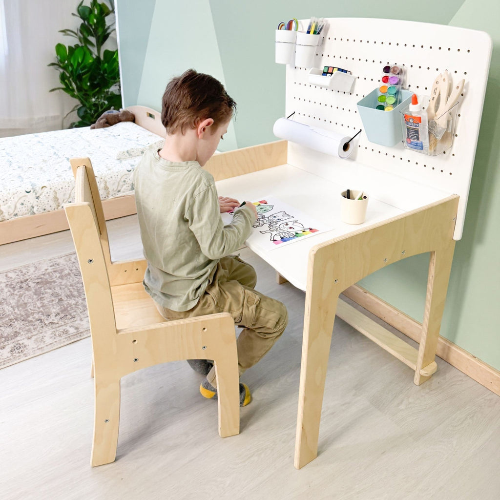 LUMEN Big Kid Desk and Chair | Adjustable Height Study Table for Growing Learnings - Shopthatapp.ca
