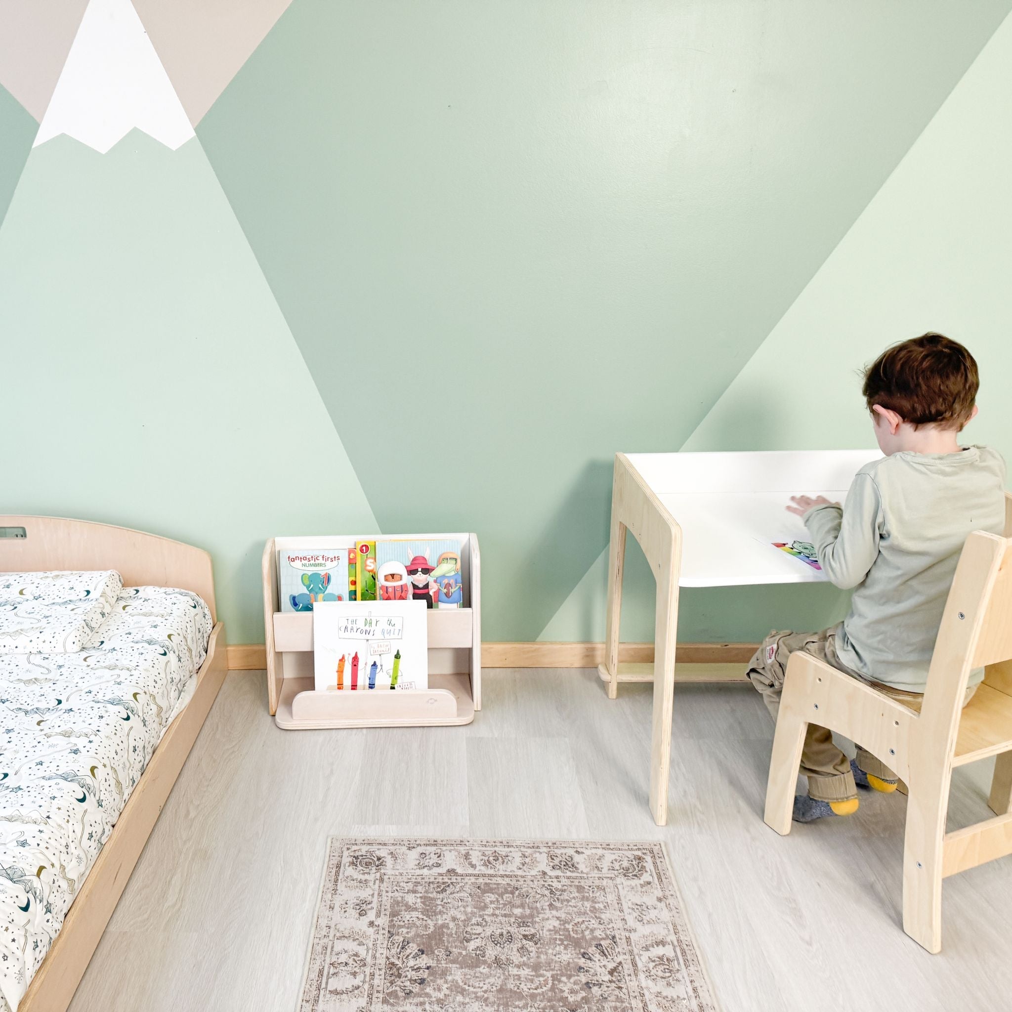 LUMEN Big Kid Desk and Chair | Adjustable Height Study Table for Growing Learnings - Shopthatapp.ca