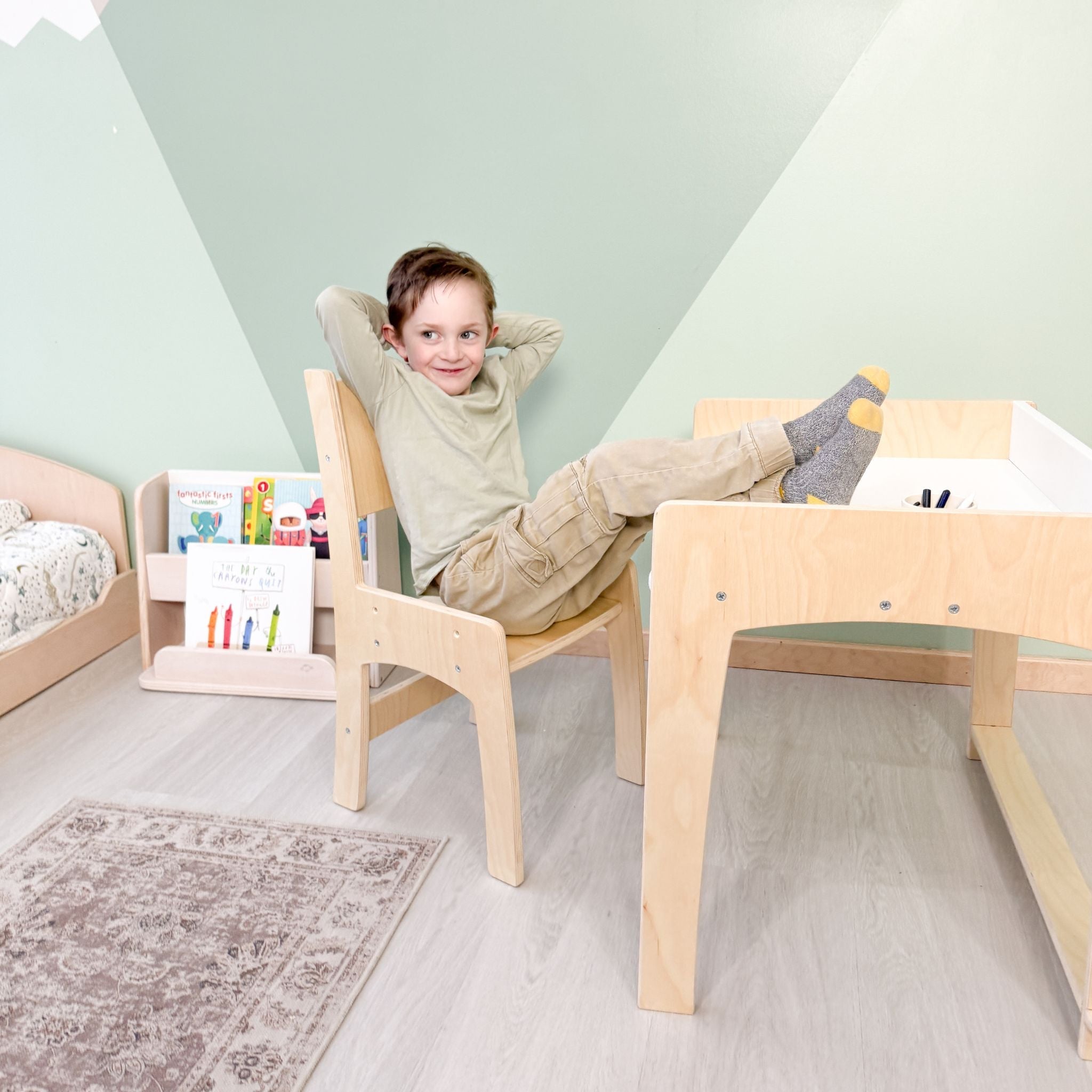 LUMEN Big Kid Desk and Chair | Adjustable Height Study Table for Growing Learnings - Shopthatapp.ca