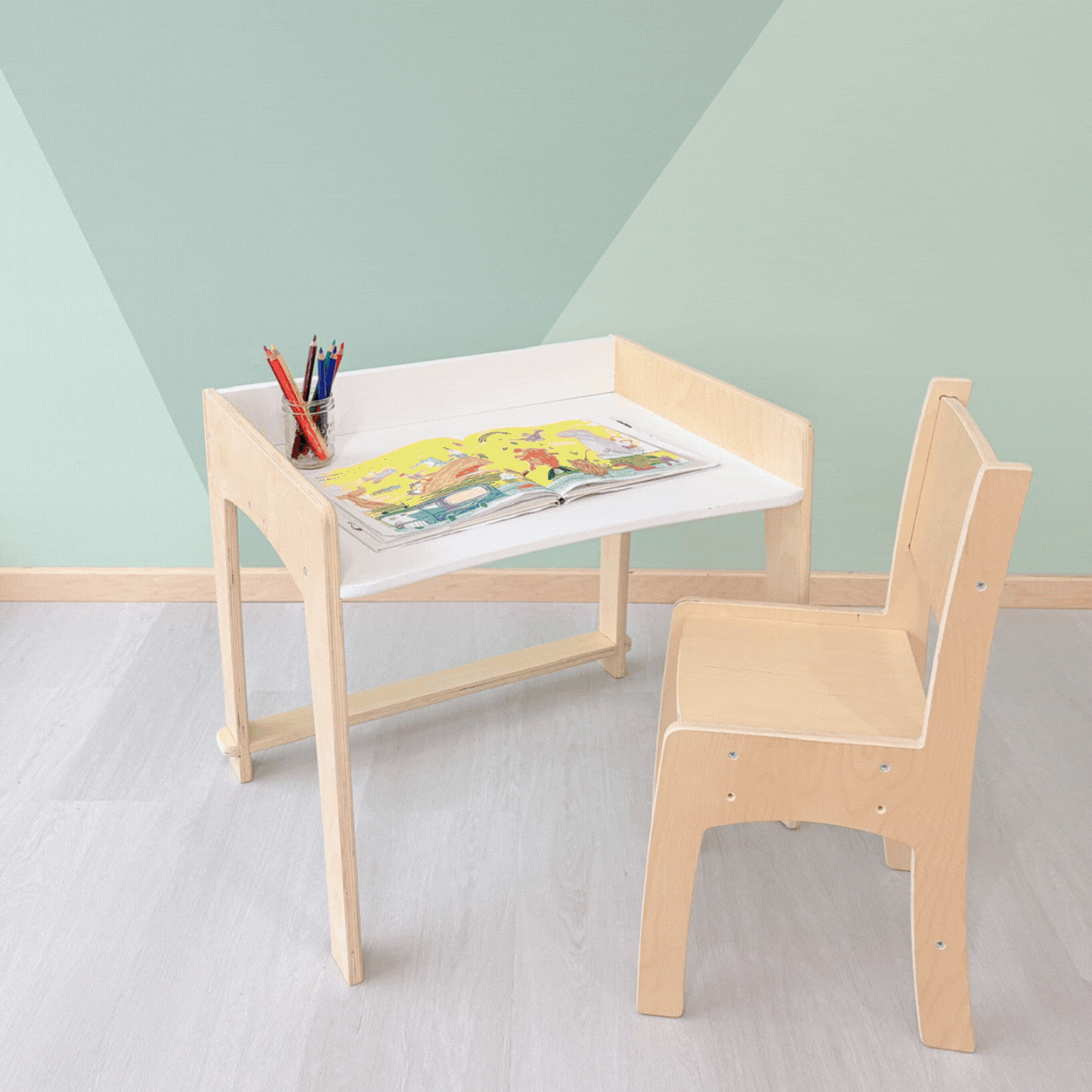 LUMEN Big Kid Desk and Chair | Adjustable Height Study Table for Growing Learnings - Shopthatapp.ca